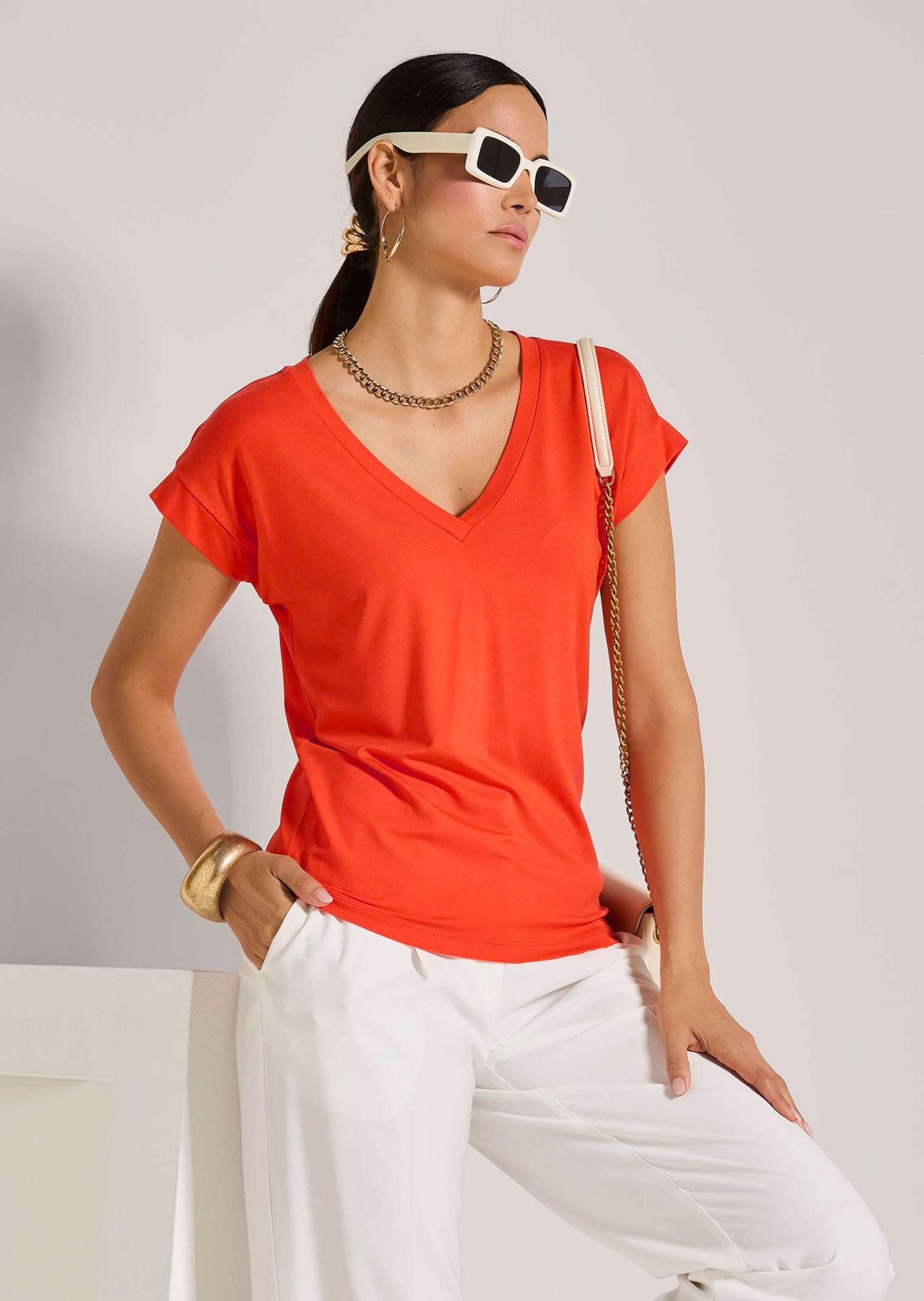 MADELEINE Kurzarmshirt »Shirt Zeitloses Blusenshirt mit V-Ausschnitt«