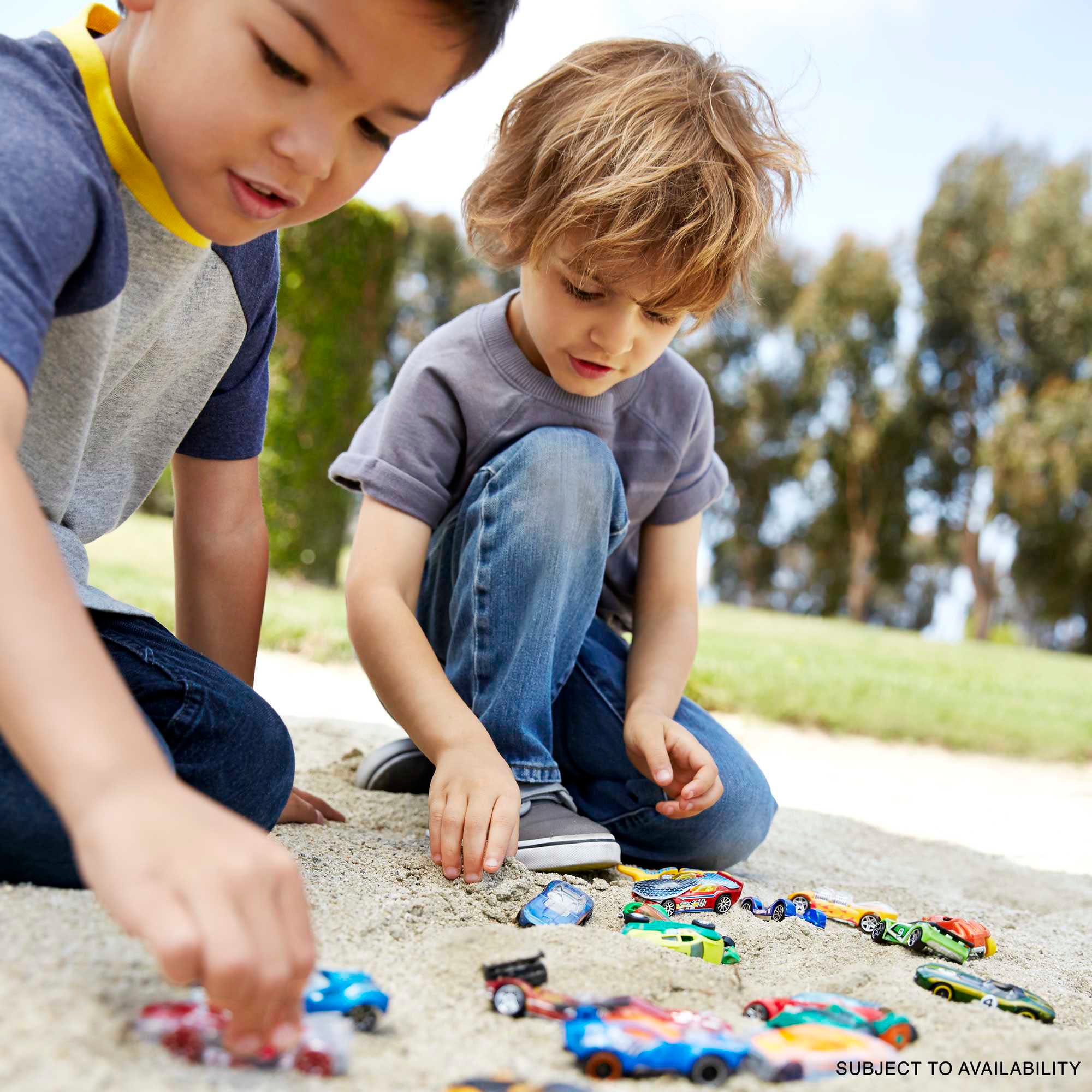 Hot Wheels Spielzeug-Auto »Hot Wheels Set mit 10 Fahrzeugen«, (Set, 10 tlg.), im Maßstab 1:64, sortiert
