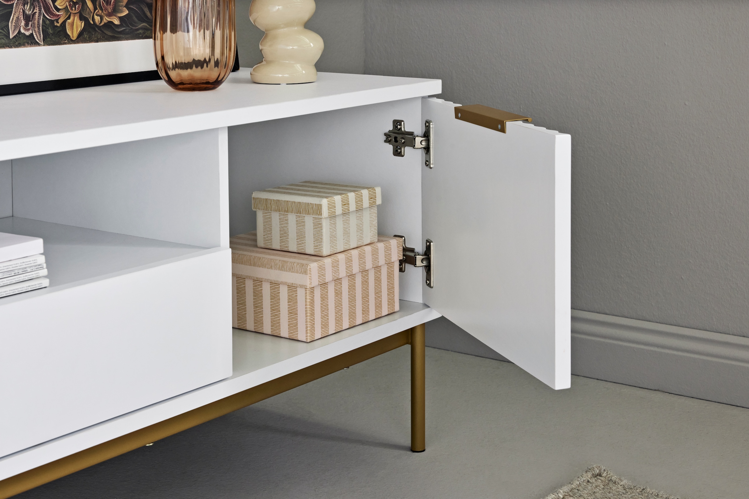 Jahnke TV-Board »CARVE TV 140«, (1 St.), Edle Gold-Applikationen, Fronten in Wellendesign, 140 cm