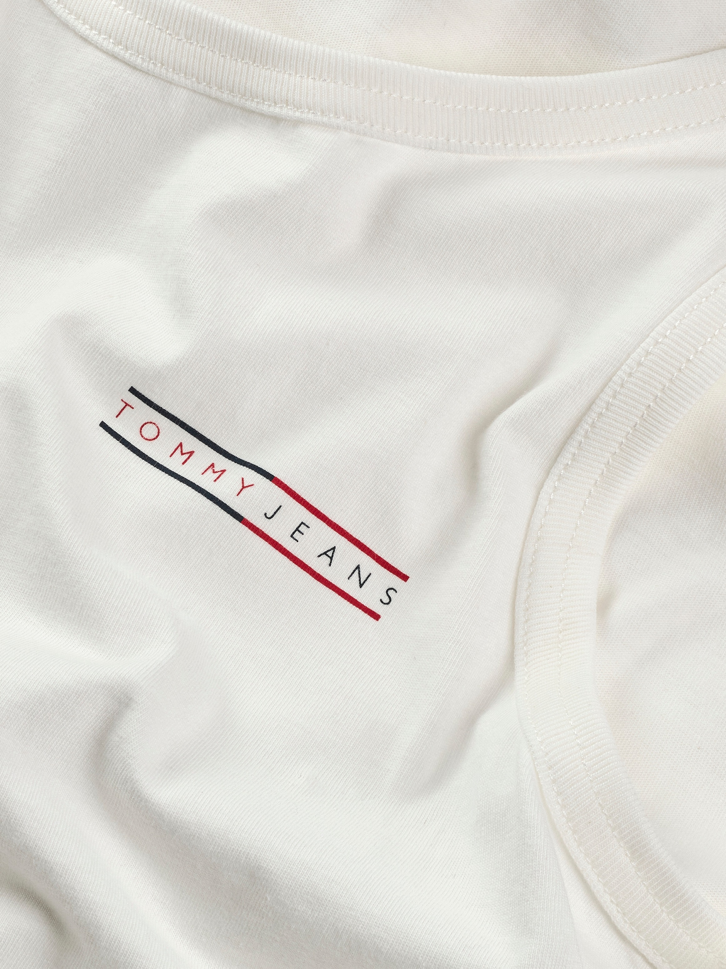 Tommy Jeans Muskelshirt »TJM SLIM ENTRY GRAPHIC TANK EXT«, Mit tiefem Rundhalsausschnitt