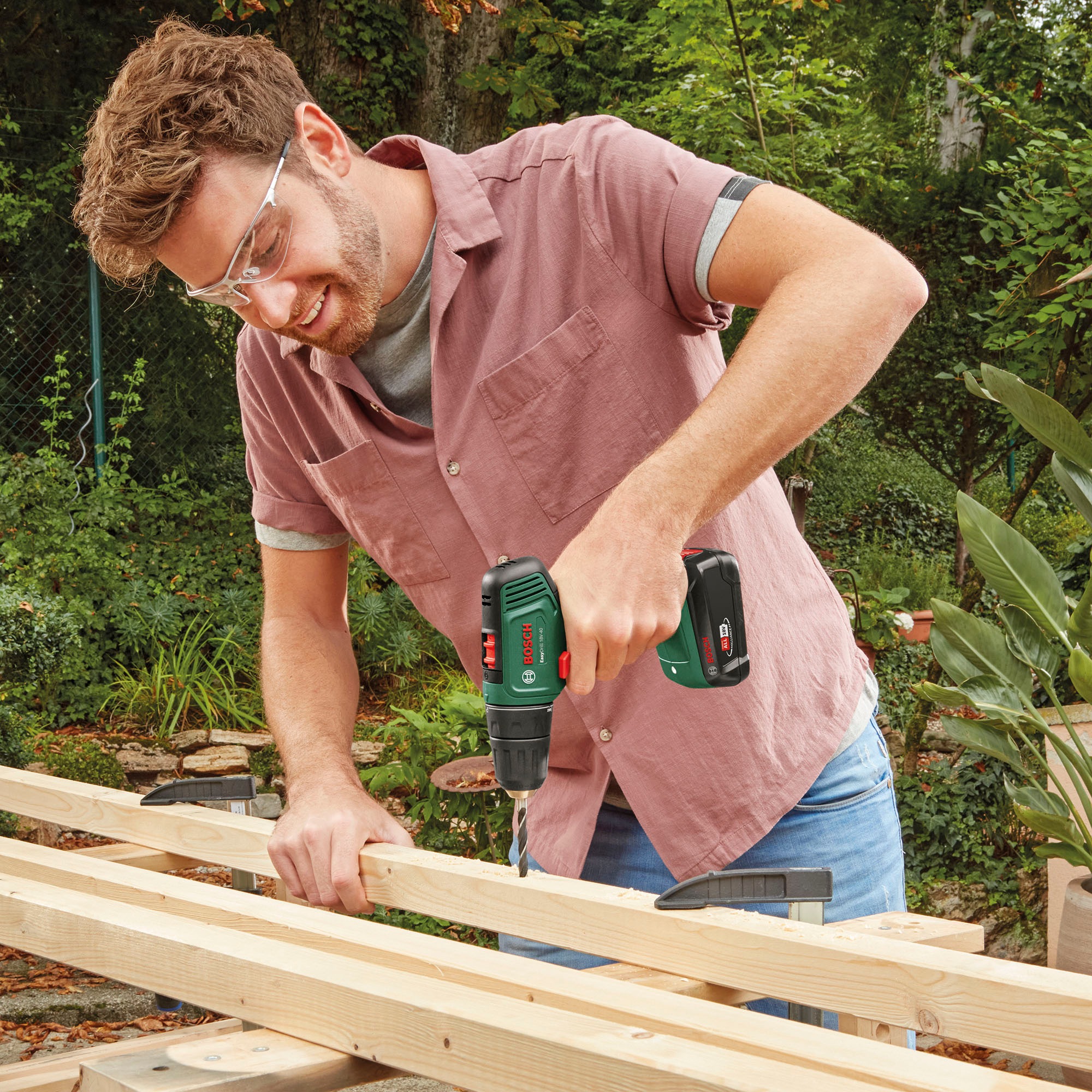 Bosch Home & Garden Akku-Bohrschrauber »EasyDrill 18V-40 in SBX + 241 Ac«, 241 teilig, mit 2 Akkus 18V/1,5Ah und Ladegerät