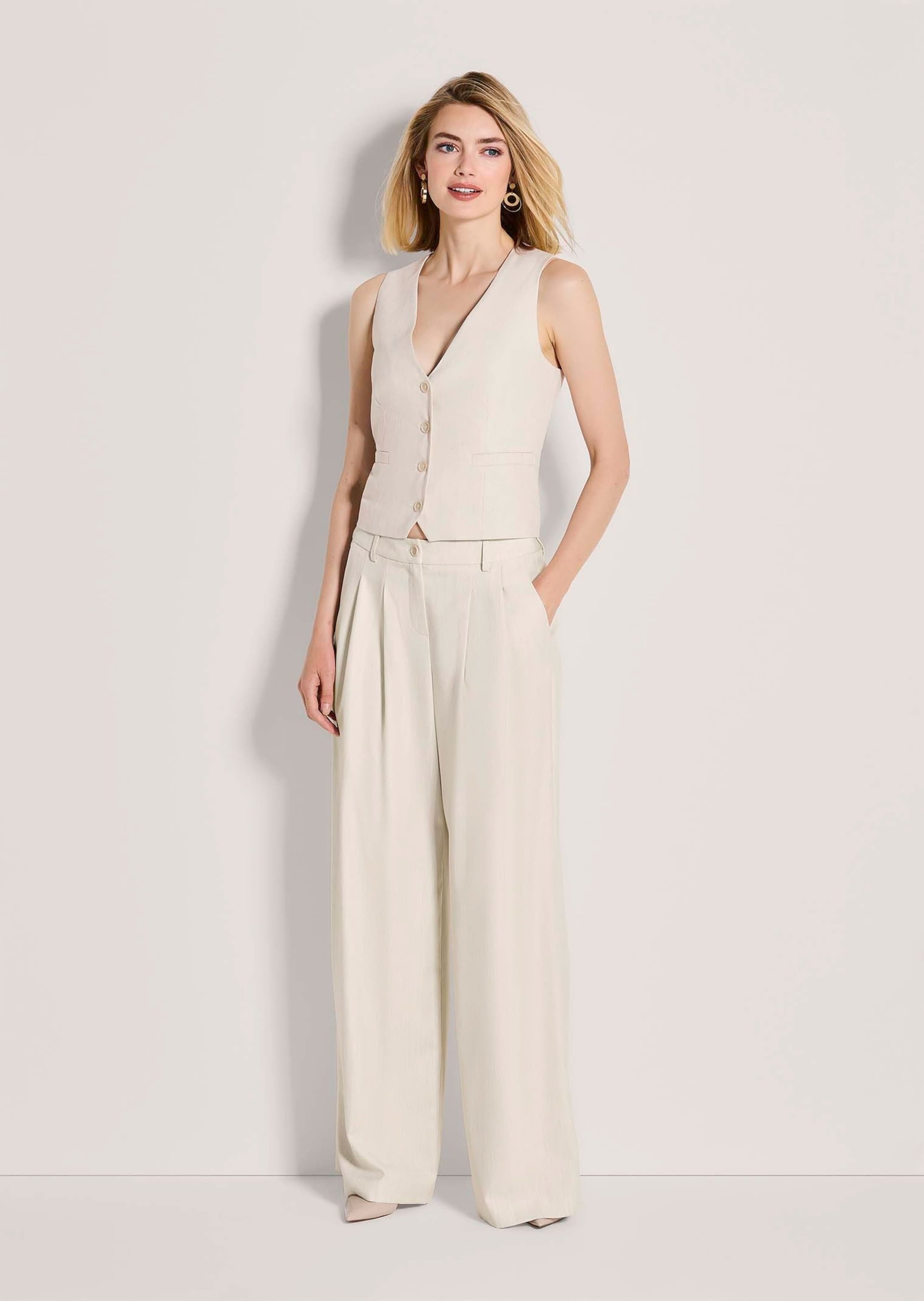 MADELEINE Kurzweste »Weste Elegante Einreiher-Weste, verkürzt« Dezente Leistentaschen