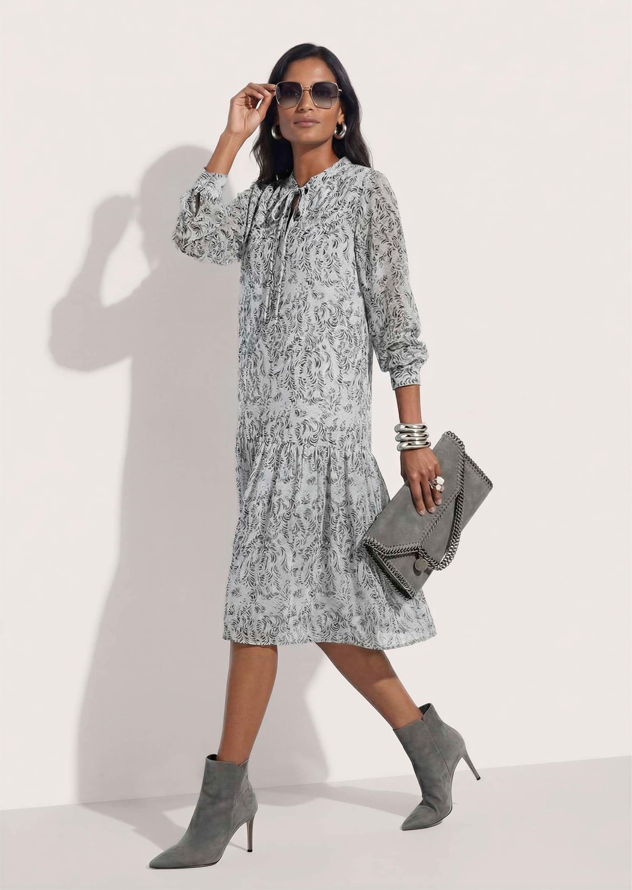 MADELEINE Midikleid »Kleid Romantisches Midikleid mit Volants« Ohne Tasche