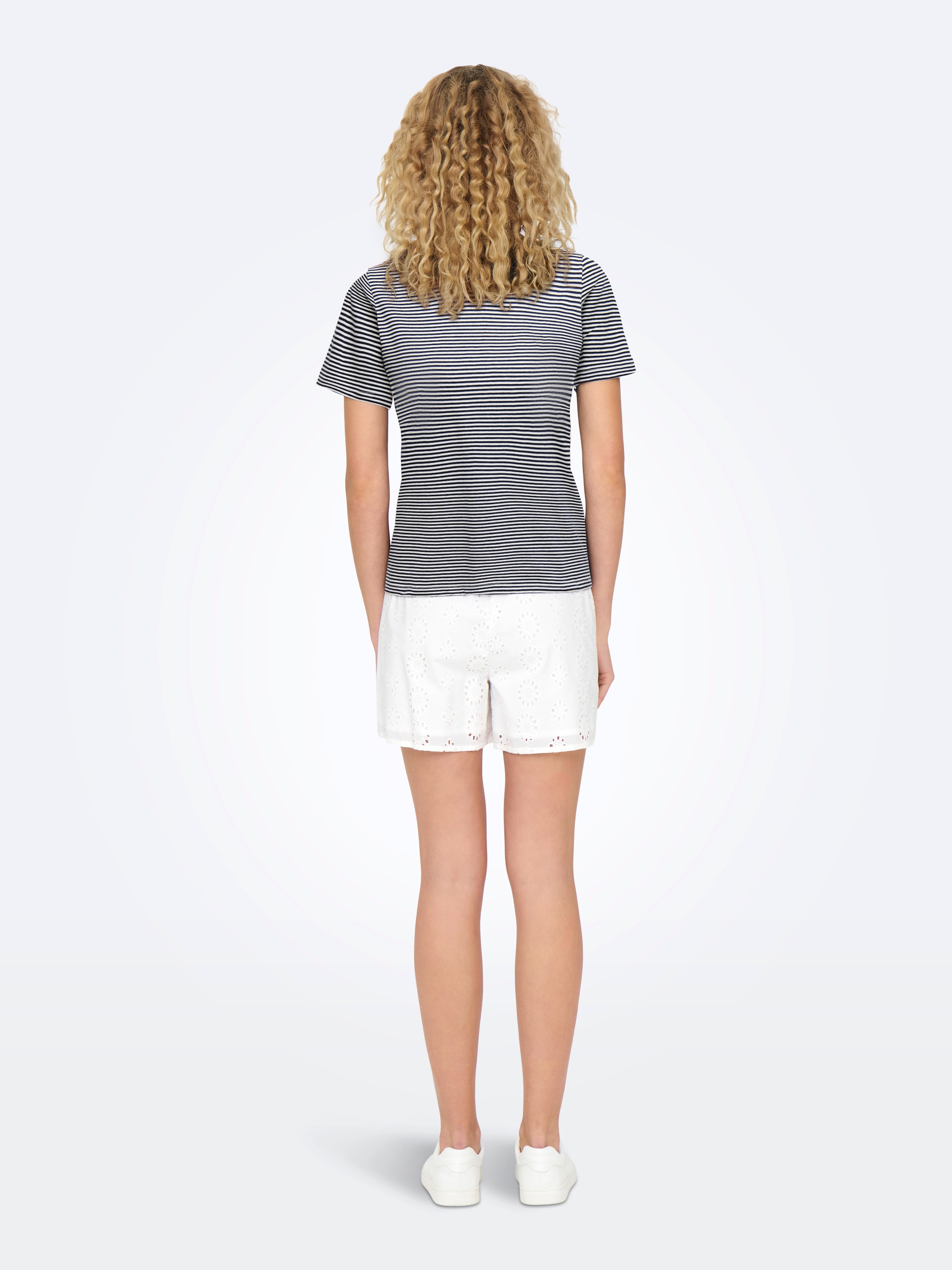 JDY »JDYPISA S/S PRINT TOP JRS NOOS« mit Herz Stickerei