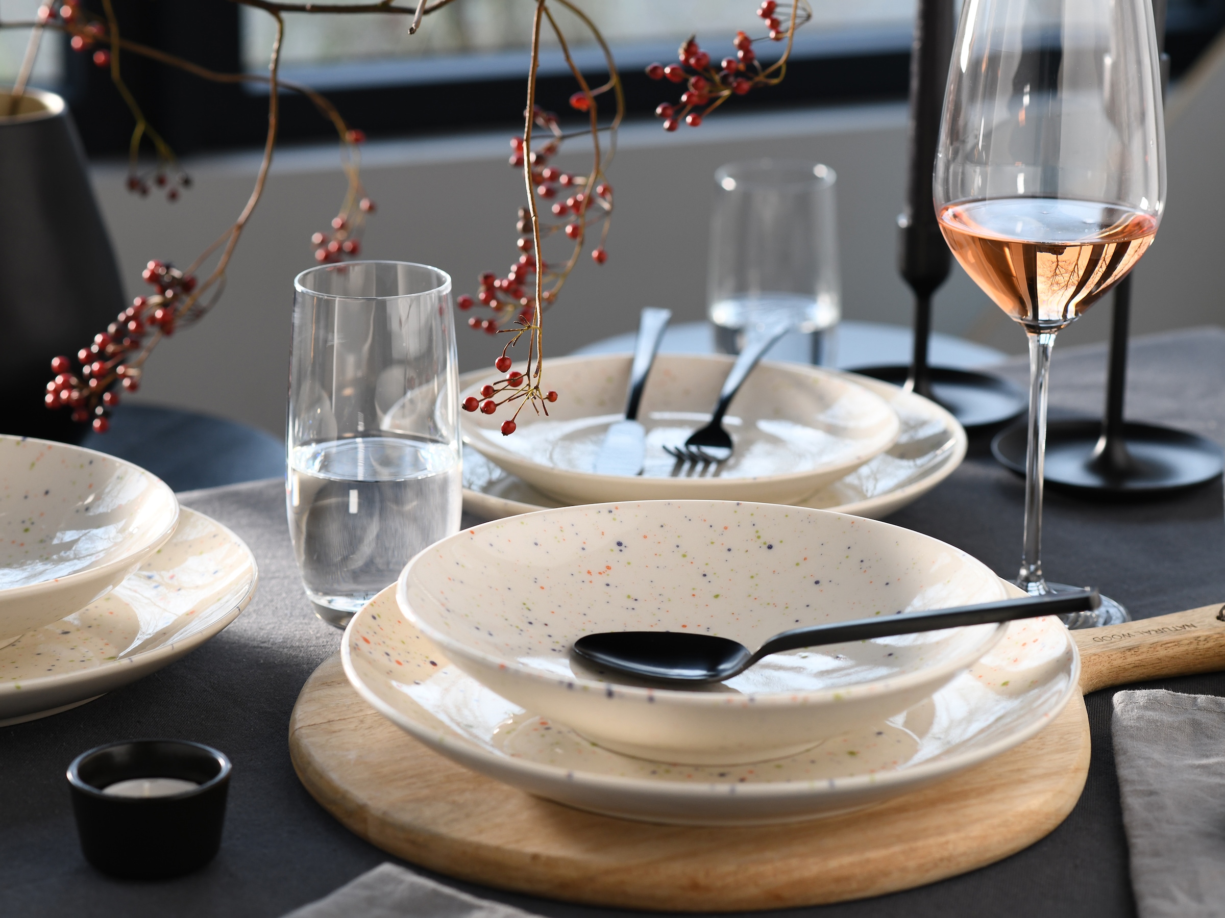 CreaTable Teller-Set »Confetti, Teller Set 12-tlg.« Unregelmäßige bunte Punkte, Gute Laune Geschirr, Frisch, Freundlich