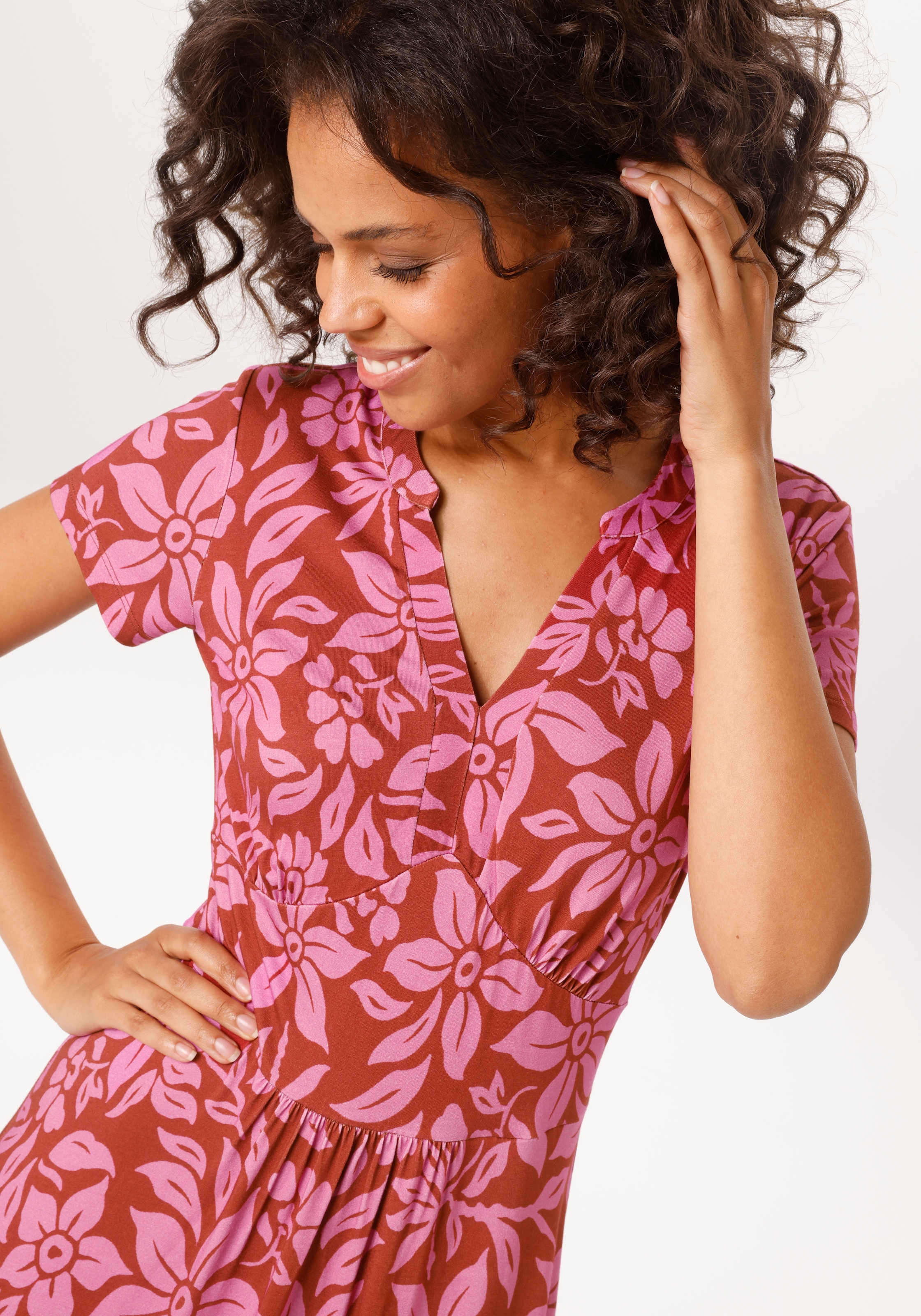 Aniston CASUAL Sommerkleid mit trendfarbenem, grafischen Blumendruck - NEUE KOLLEKTION