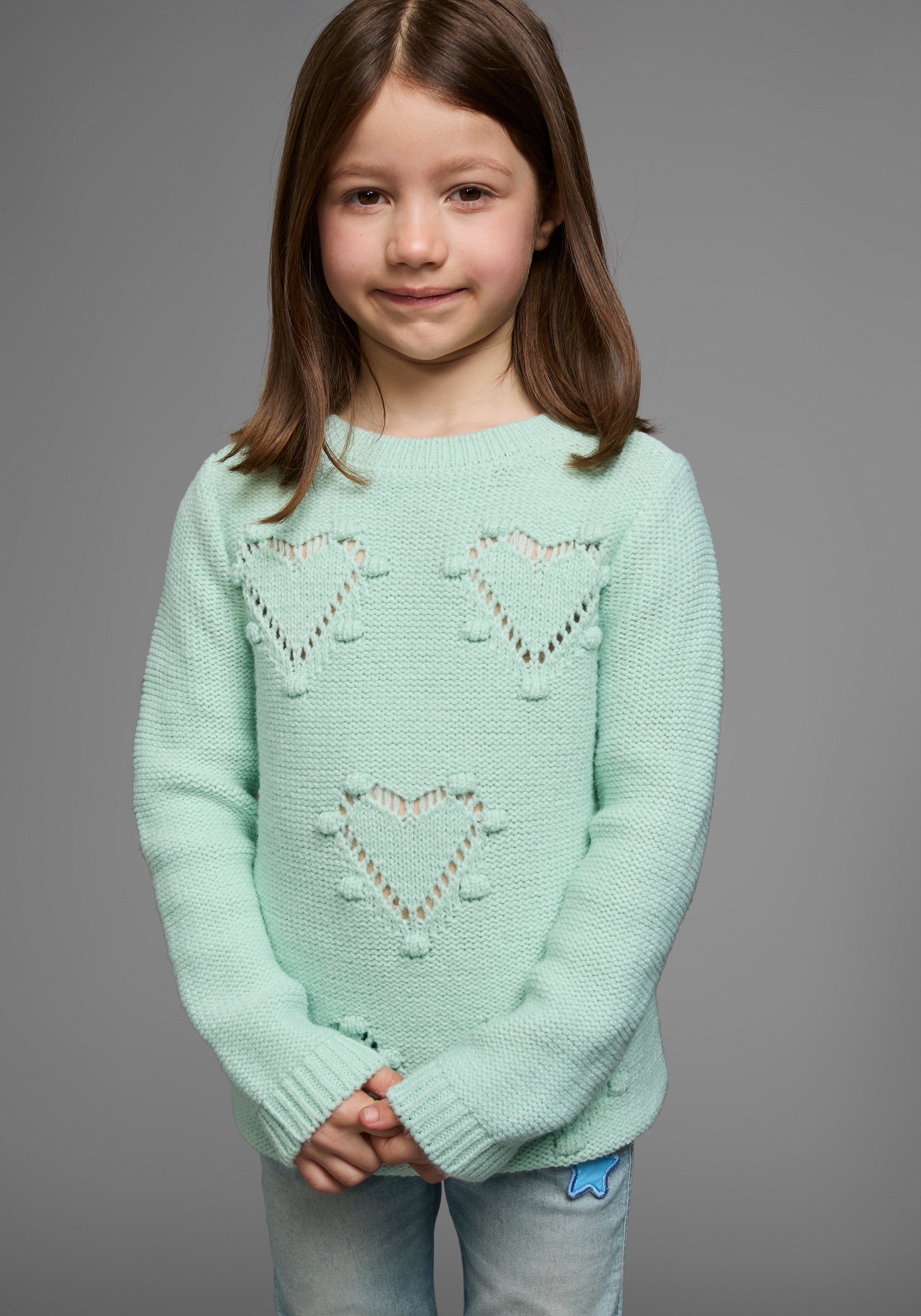 Kidsworld Mädchen Strickpullover »Pulli für kleine Mädchen« gestricktem Herzchenmuster in grün, Größe 140/146
