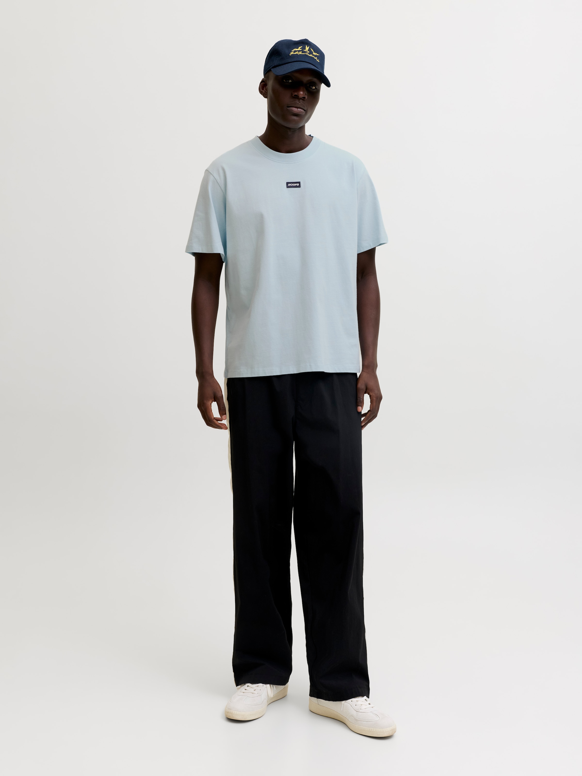 Jack & Jones T-Shirt »JCOCLUB BADGE TEE SS CREW NECK LN« mit Stickerei