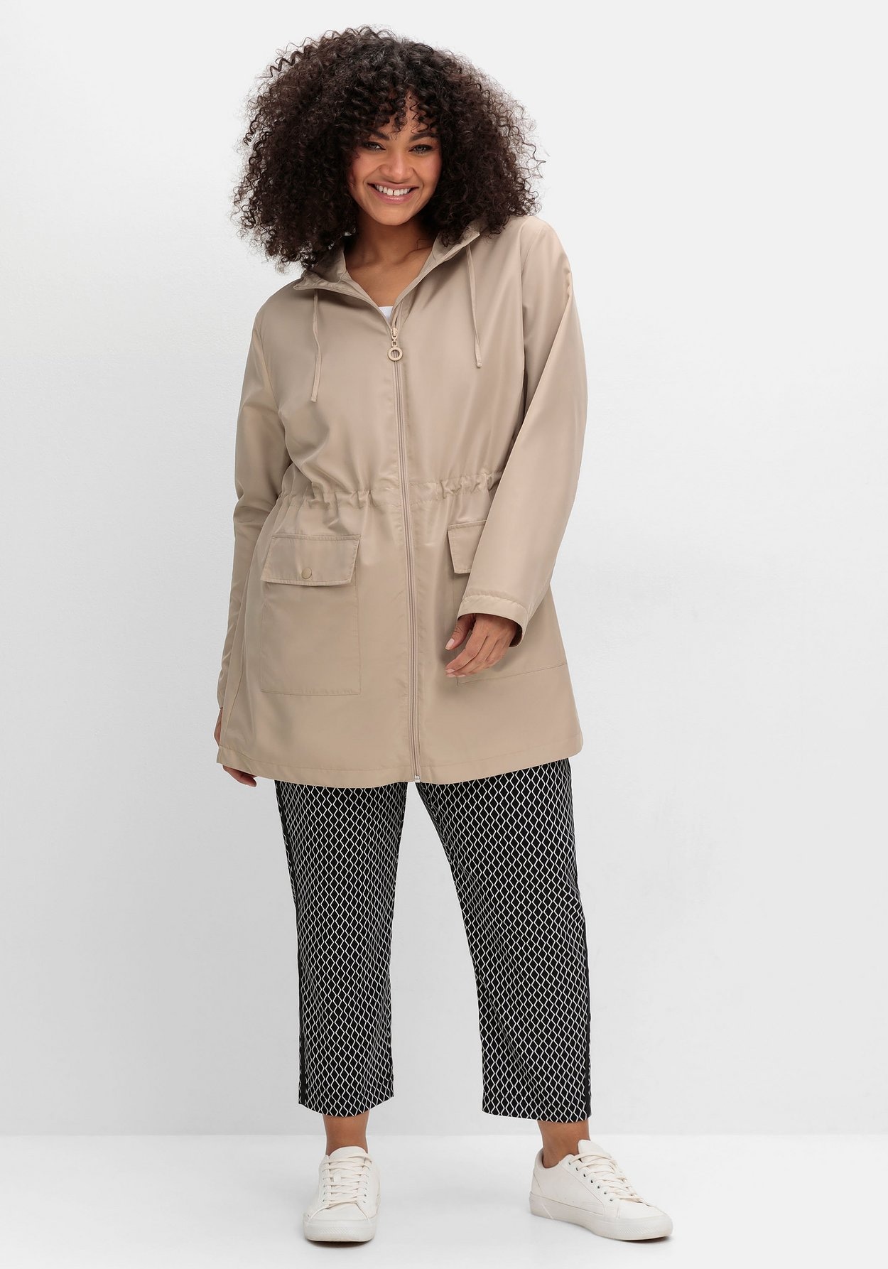 Sheego Outdoorjacke »Kapuzenjacke mit Reißverschluss und Tunnelzug«, mit Kapuze