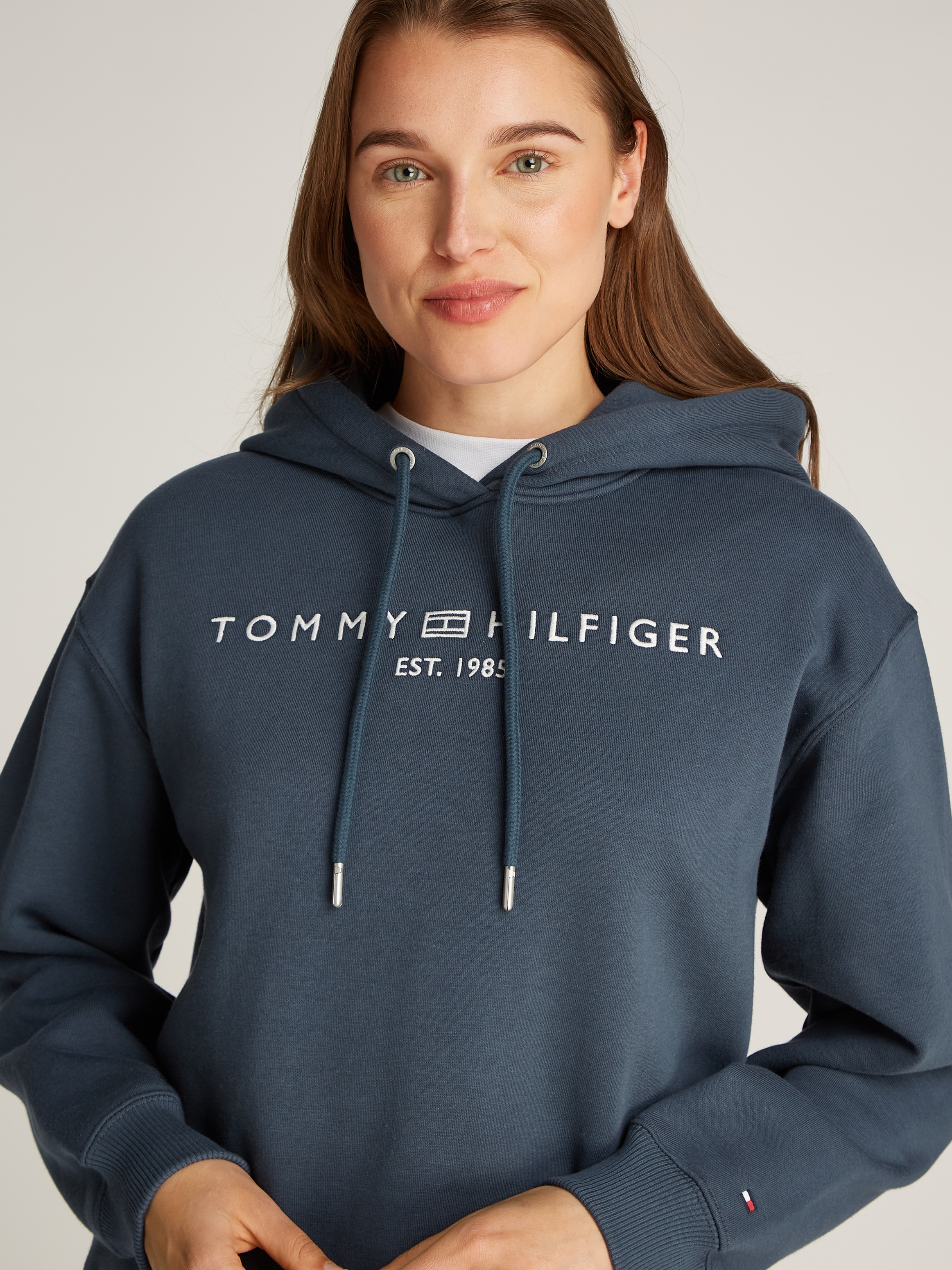 Tommy Hilfiger Kapuzensweatshirt »MDRN REG CORP LOGO HOODIE«, mit gesticktem Logo-Schriftzug
