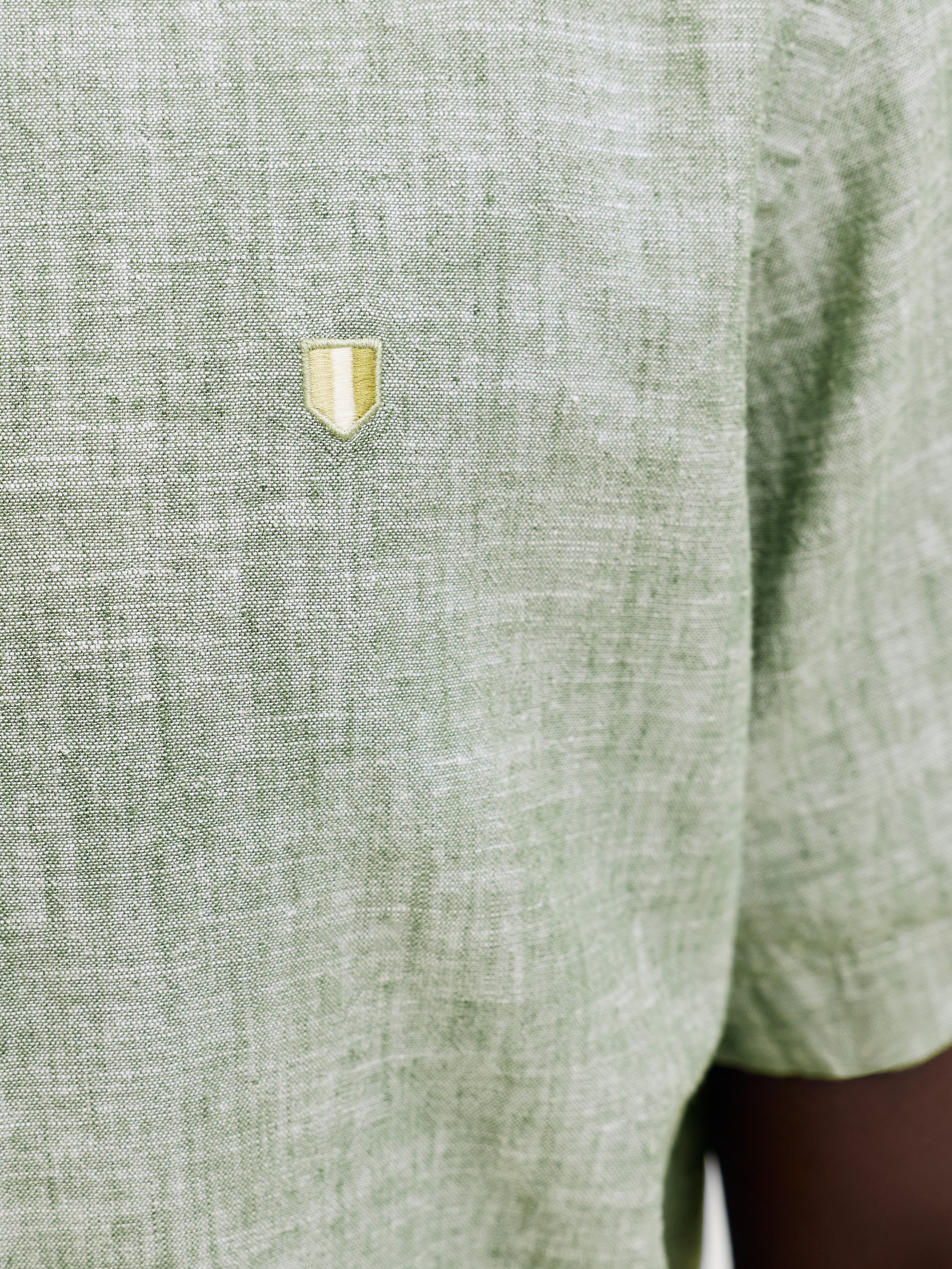 Jack & Jones Kurzarmhemd »JPRBLUSUMMER LIN. BL. SHIELD SS SHIRT SN« mit Stickerei