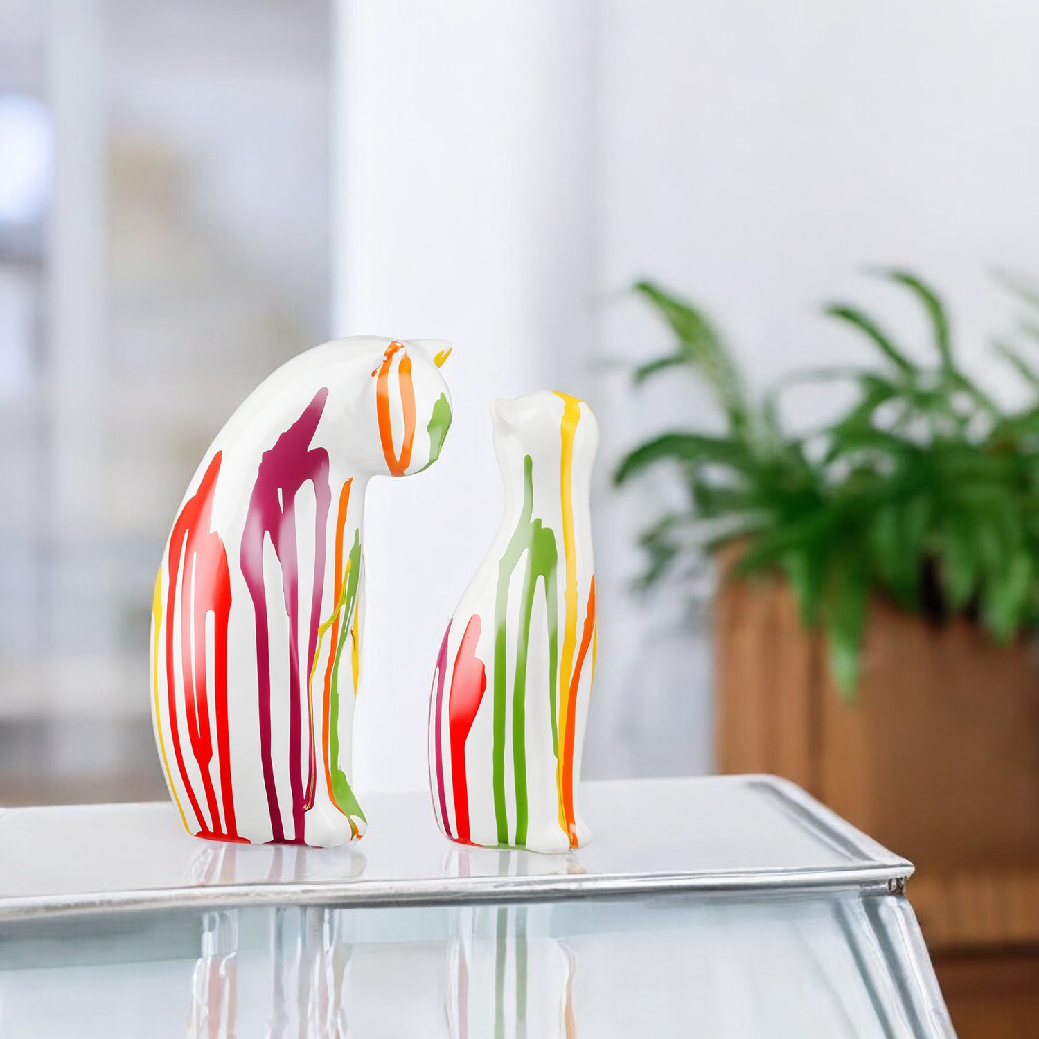 GILDE Skulptur »2tlg. Set Figur Katze Colori weiß« Tierfigur Wohnaccessoire Designkatze jugendliche farbenfrohe Deko