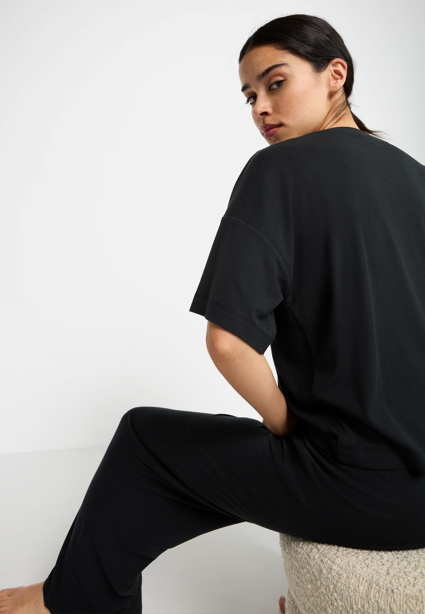 LSCN by LASCANA Pyjama Set, 2-teilig, 2 tlg. mit kleiner Zierknopfleiste an der Hose