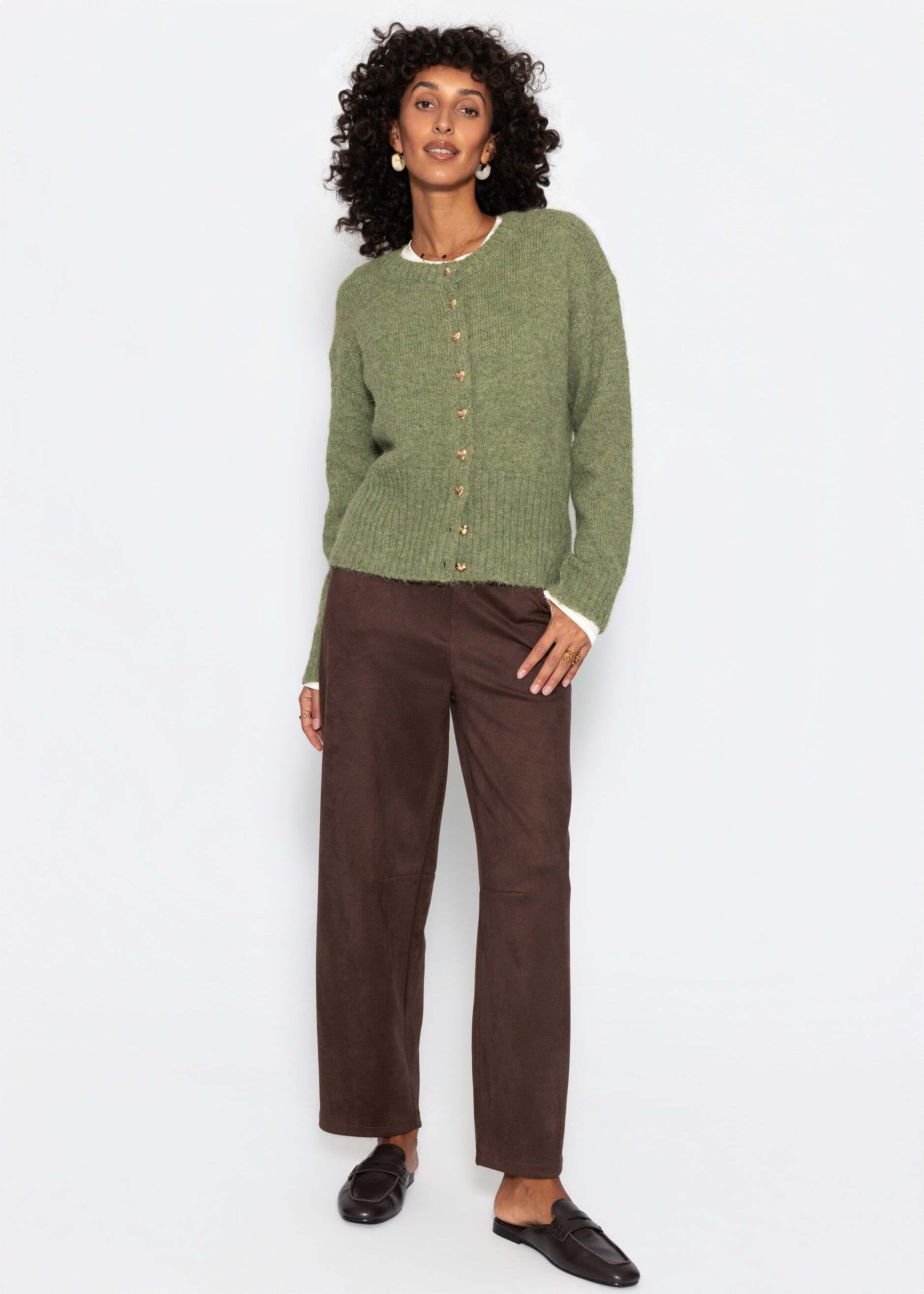 SASSYCLASSY Strickjacke »Strickjacke mit Herzknöpfen« Weicher Cardigan mit Rippbündchen an Ärmeln und Saum und Rundhals