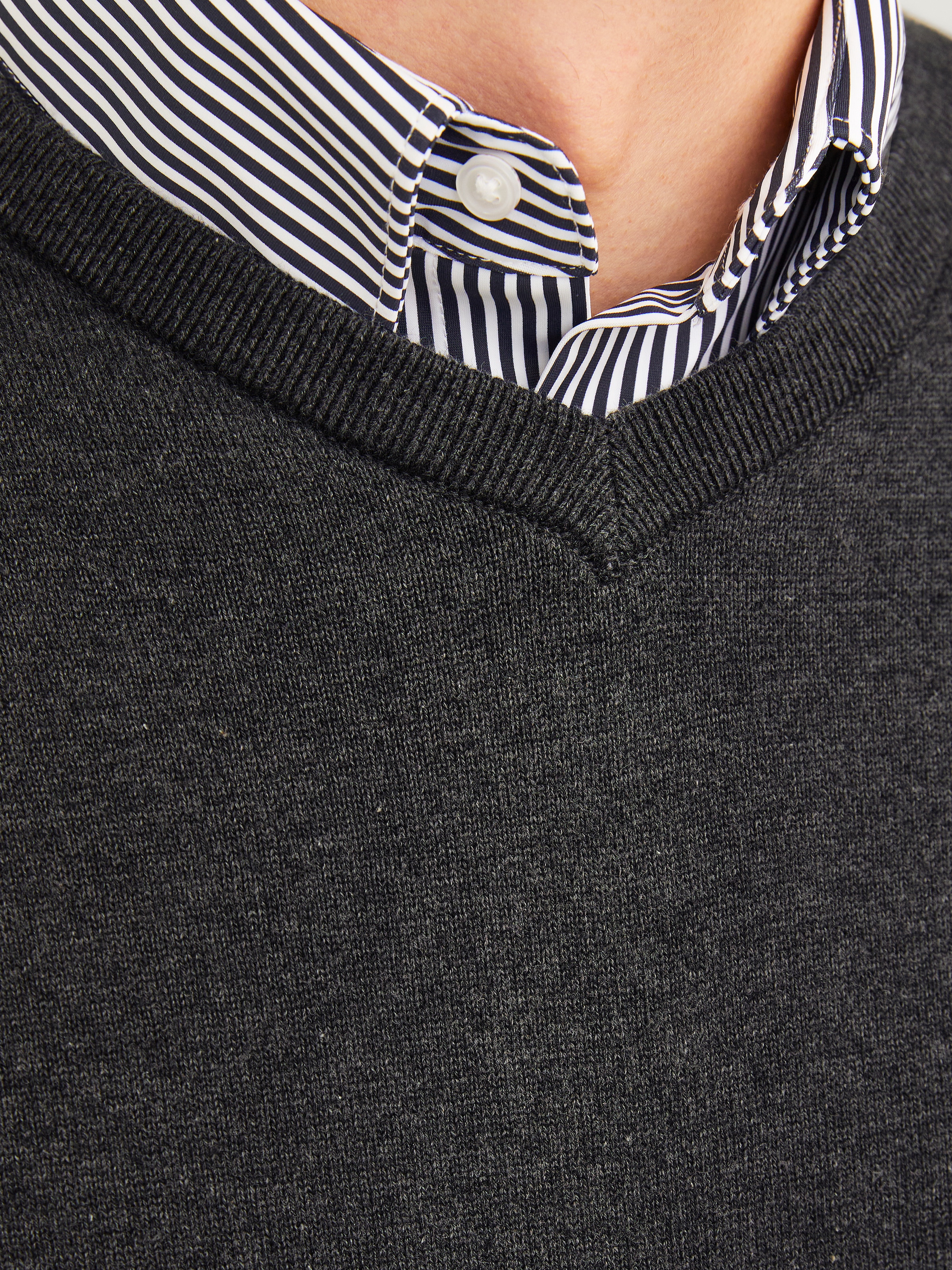 Jack & Jones V-Ausschnitt-Pullover »JJEBASIC mit V-Ausschnitt, ideal für Herbst und Alltag« unifarben, modisch, slim fit, Baumwolle, V-Ausschnitt