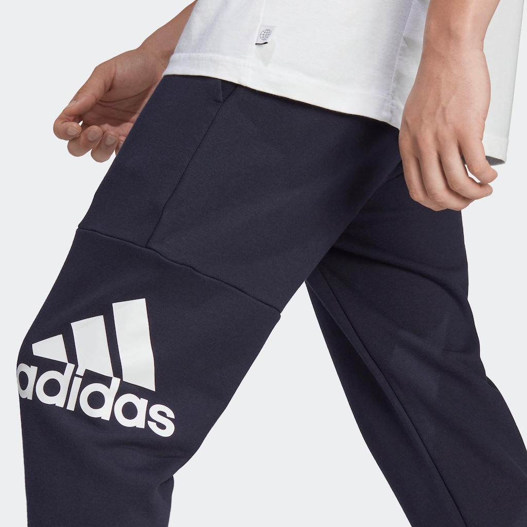 adidas Sportswear Sporthose »ESSENTIALS FRENCH TERRY TAPERED CUFF LOGO HOSE«, (1 tlg.)