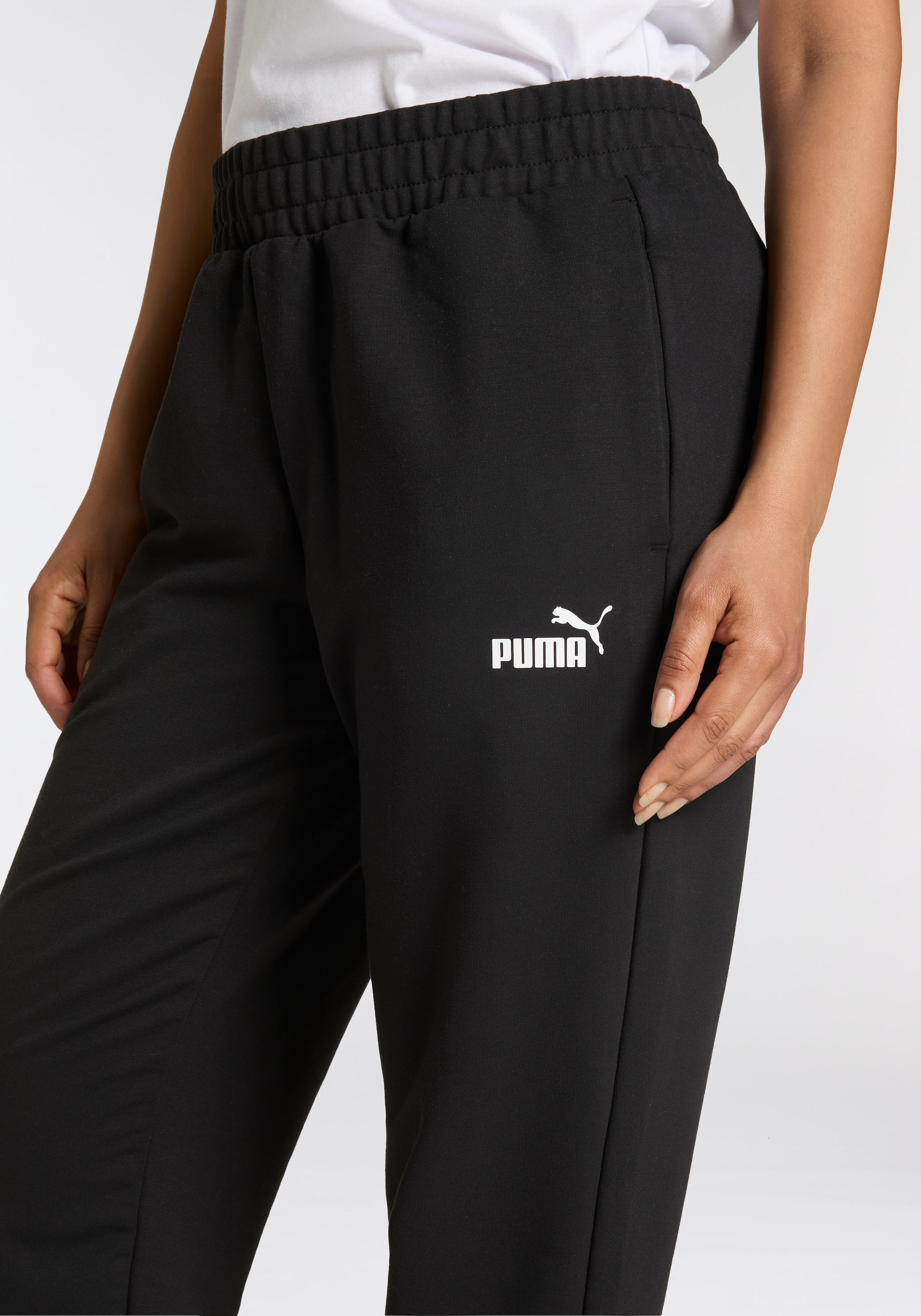 PUMA Trainingshose »ESS SMALL NO. 1 LOGO LIGHTWEIGHT PANTS CL«, leichte Trainingshose, Sweathose mit dryCELL Technologie
