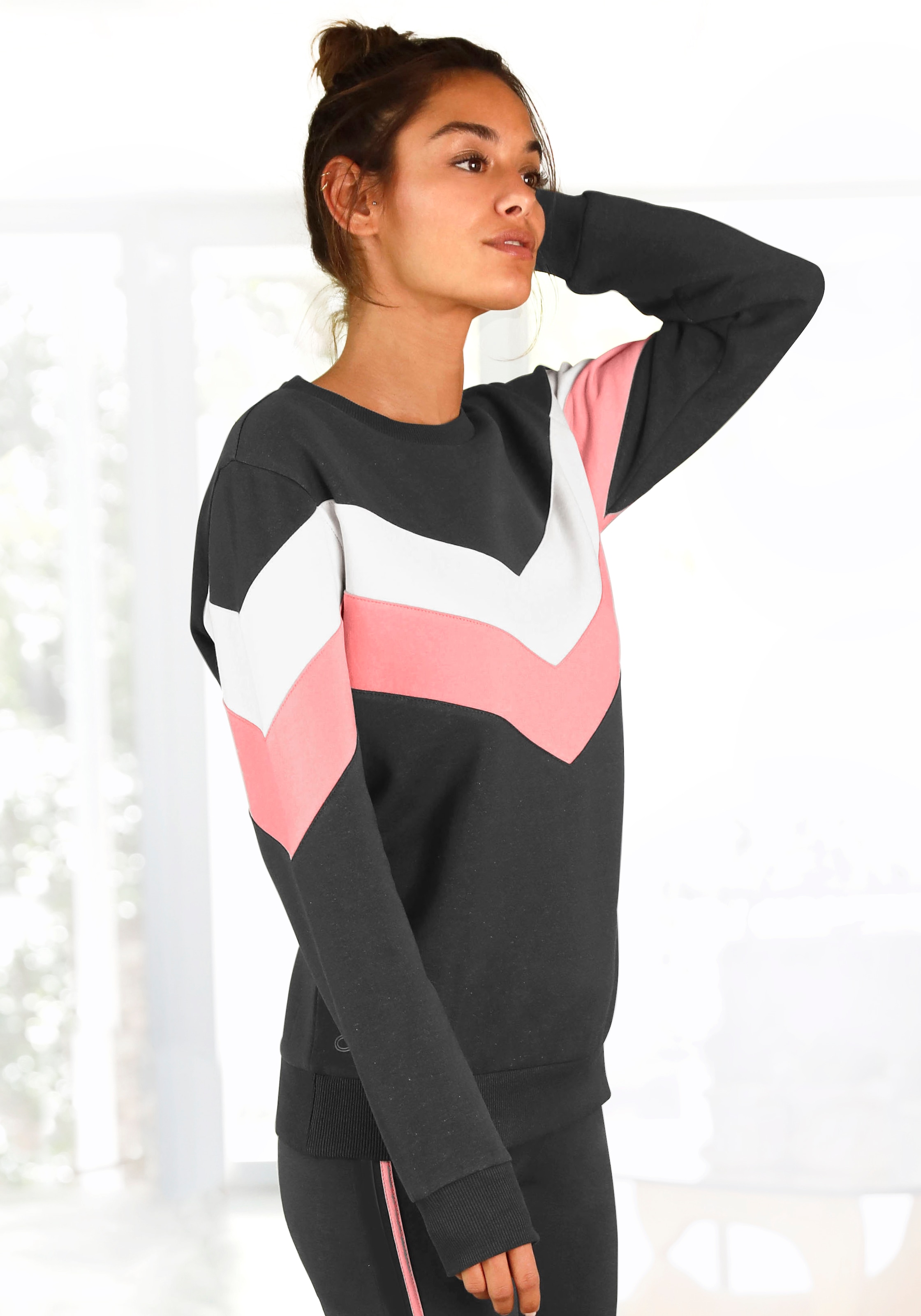 Sweatshirt, mit Kontraststreifen an Vorderseite und Ärmeln, Loungeanzug