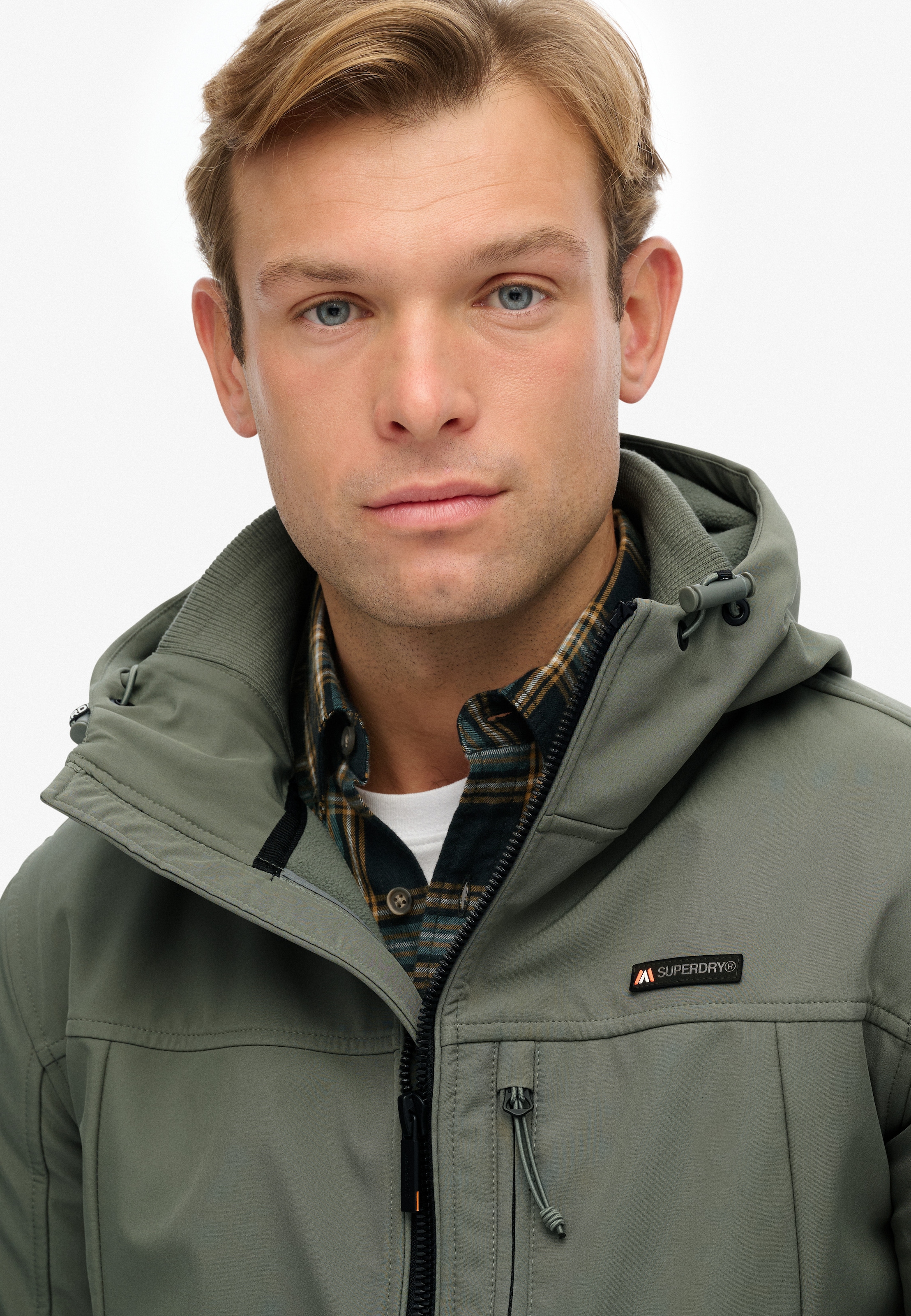 Superdry Outdoorjacke »HOODED SOFT SHELL TREKKER JKT« mit Kapuze