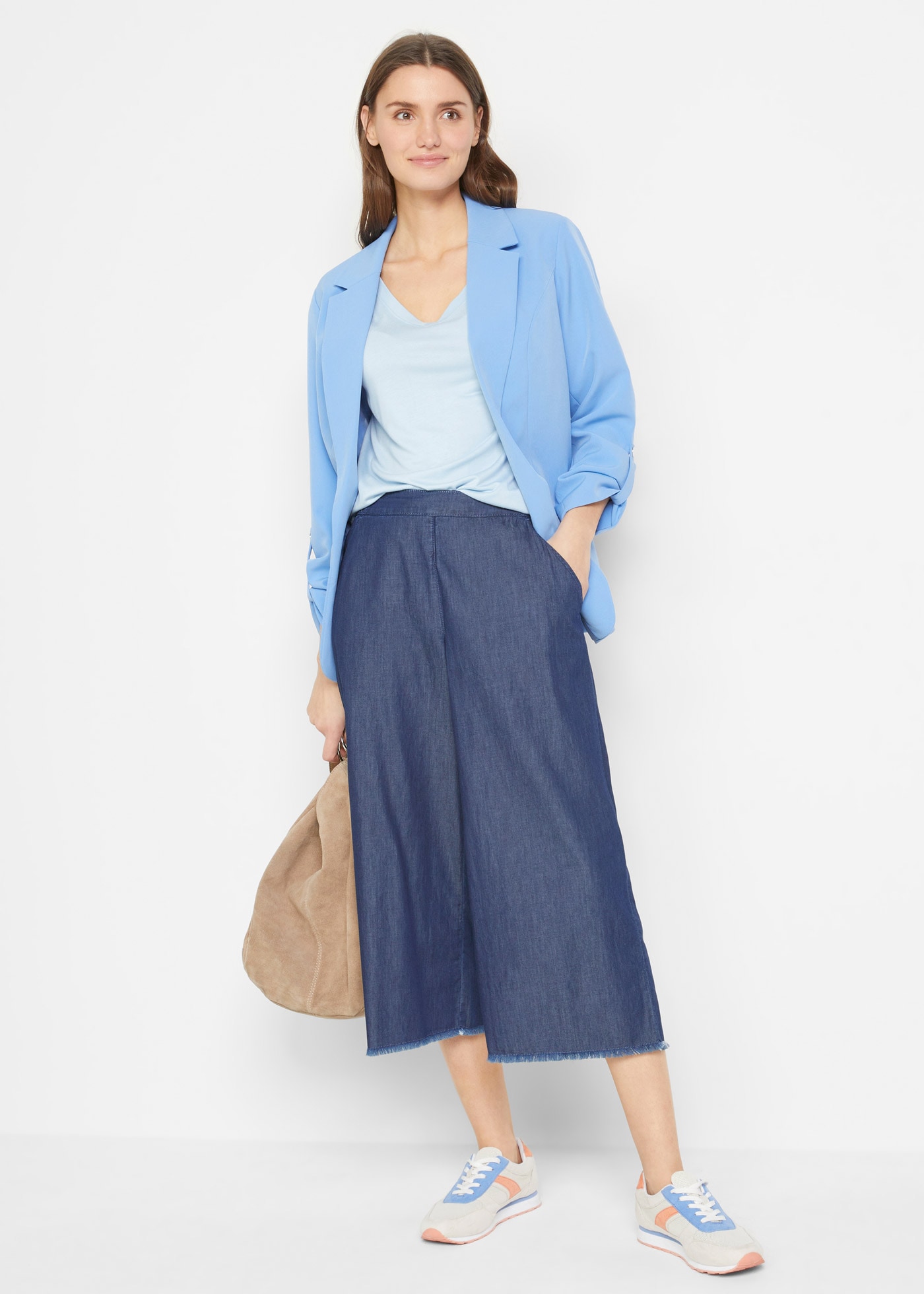 bonprix T-Shirt Packung, 2 Figur umspielende Passform, Halbarm, V-Ausschnitt, aus Viskose