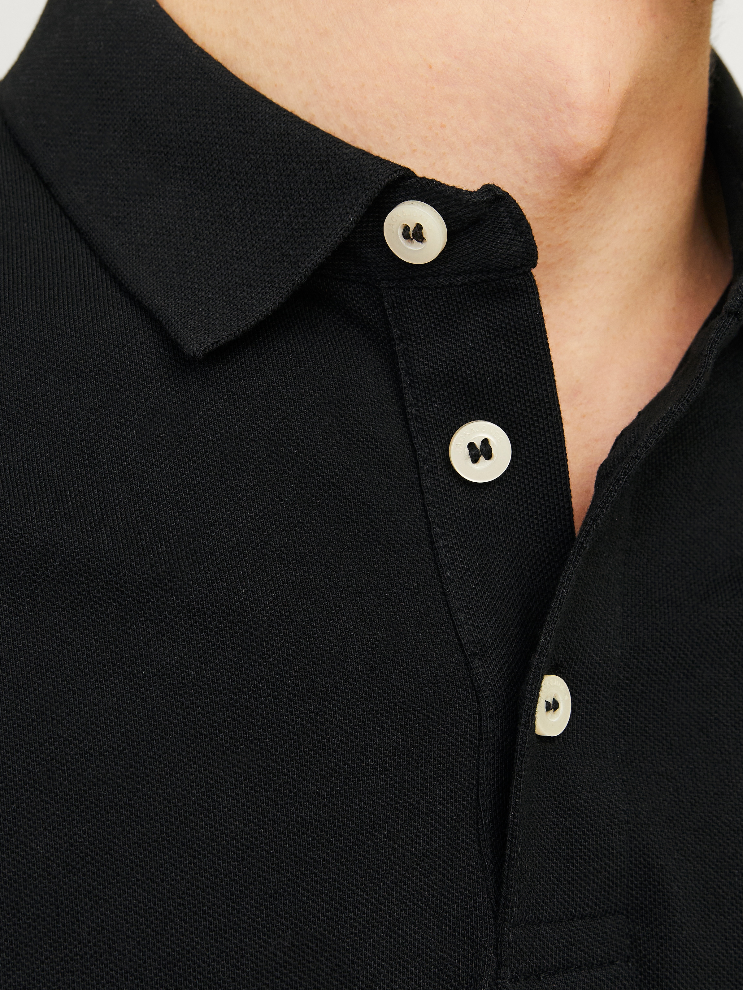 Jack & Jones Poloshirt »JJEPAULOS  Poloshirt mit klassischem Kragen und figurbetonter Form« Logostickerei, modisch, schmal, Baumwolle, Polokragen