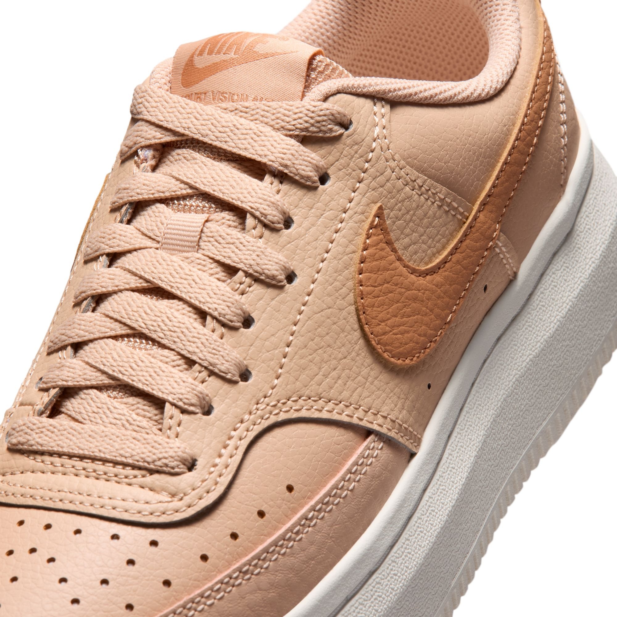Nike Sportswear Sneaker »Court Vision Alta«  Design auf den Spuren des Air Force 1