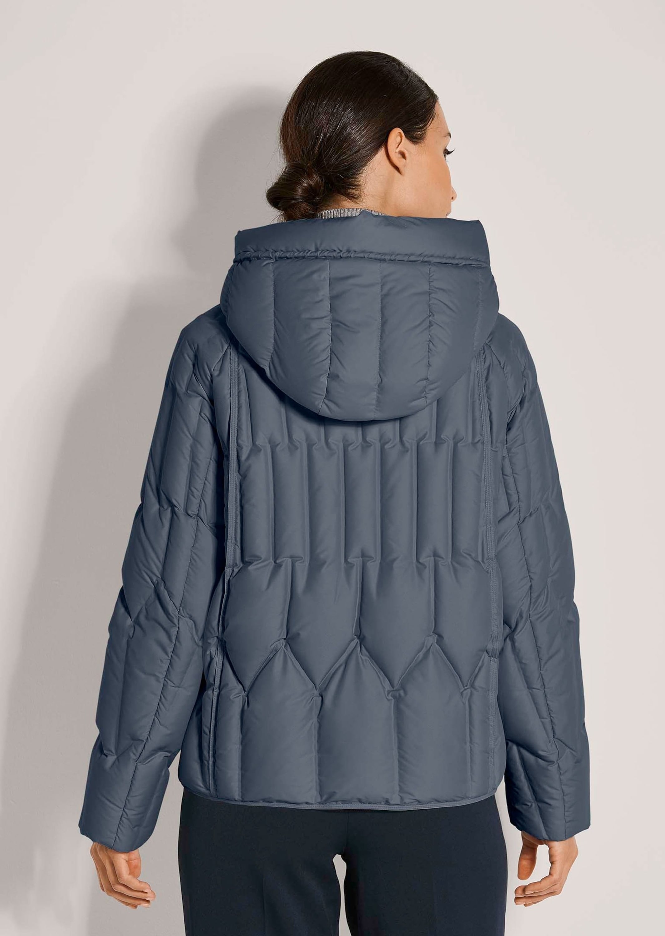 MADELEINE Kurzjacke »Steppjacke Elegante Winterjacke mit Daunenfüllung« Kaputze mit Zugband