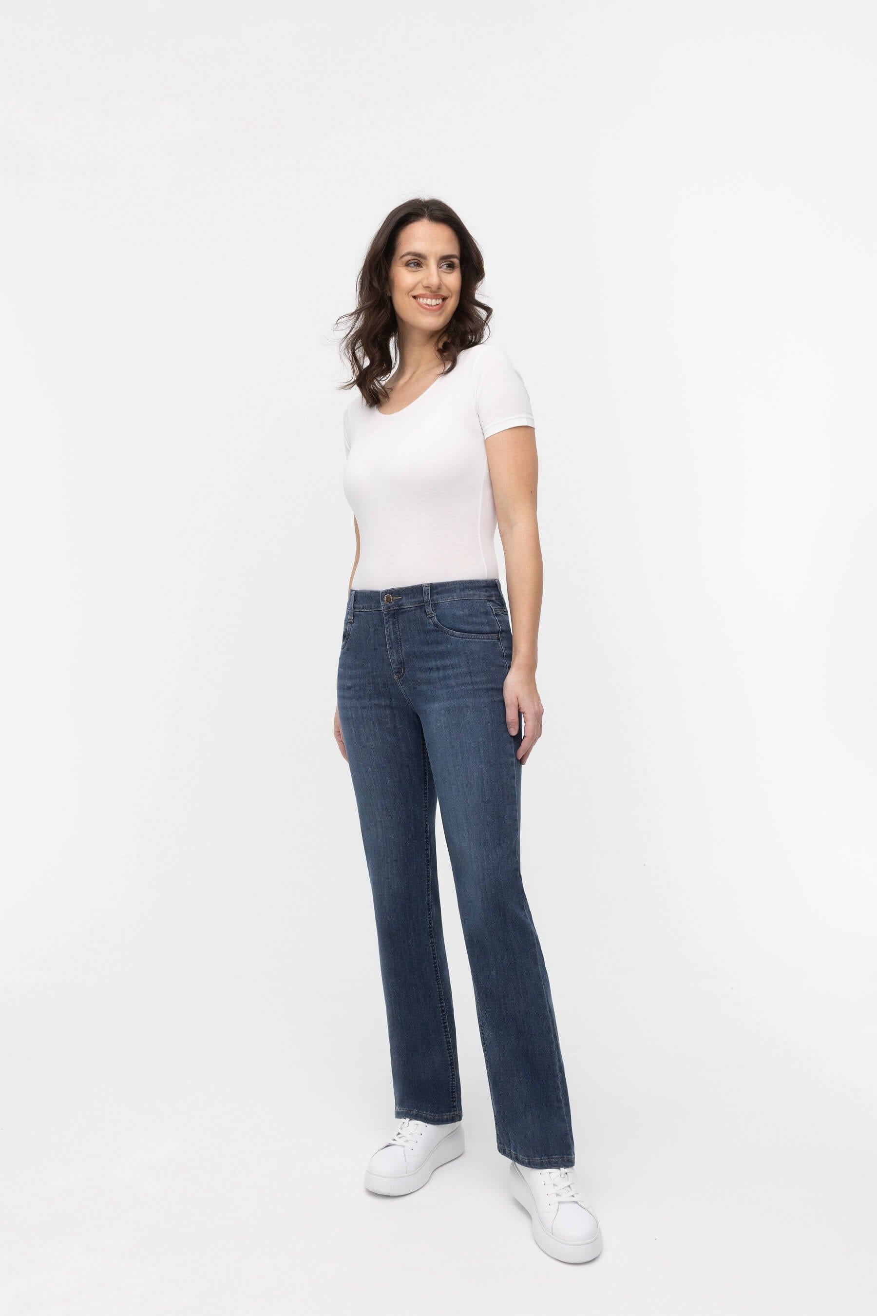 wonderjeans 5-Pocket-Jeans »Relaxed Straight«, Cool, modern und vielseitig zu stylen