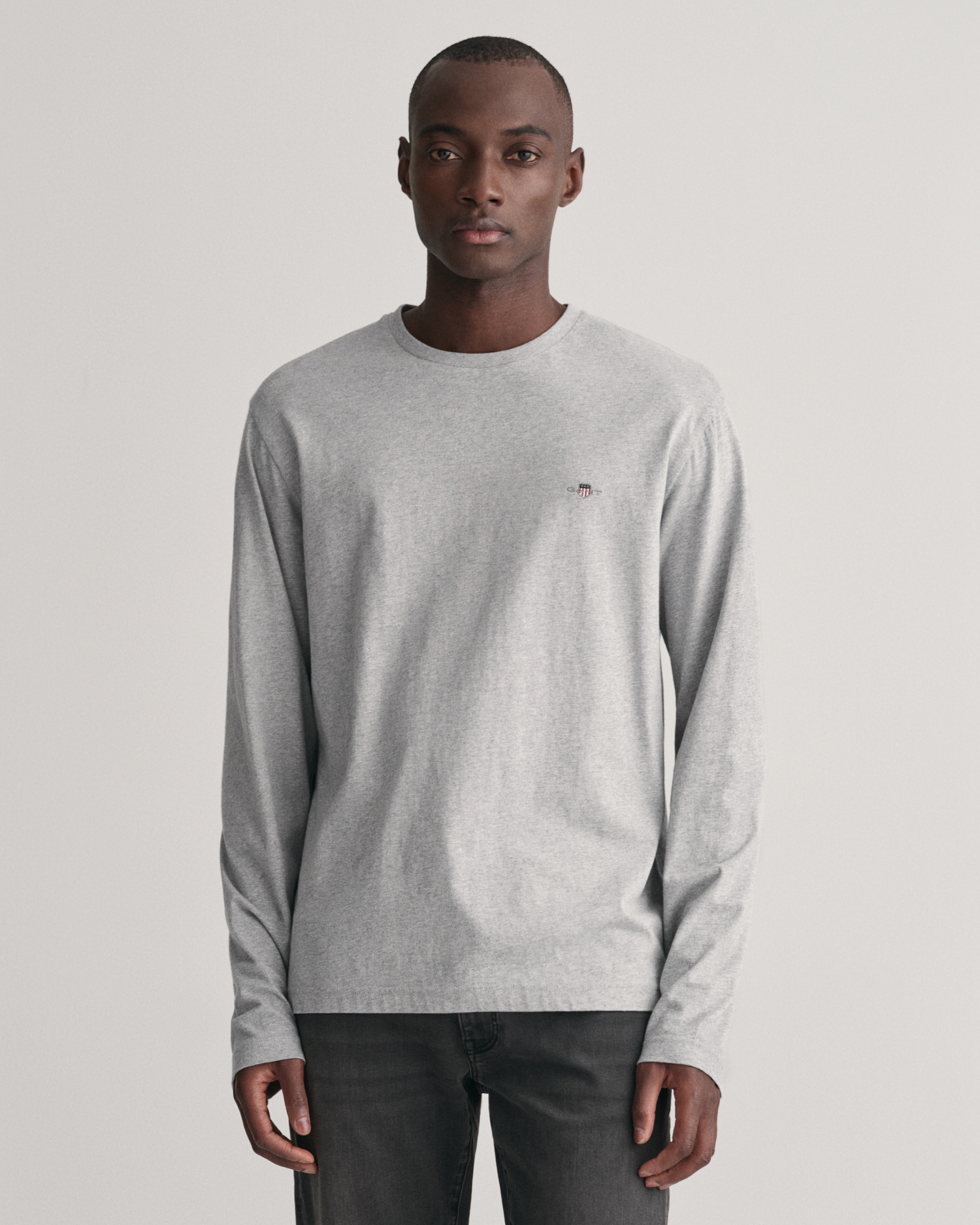 Gant Langarmshirt »REG SHIELD LS T-SHIRT«, mit Logostickerei auf der Brust