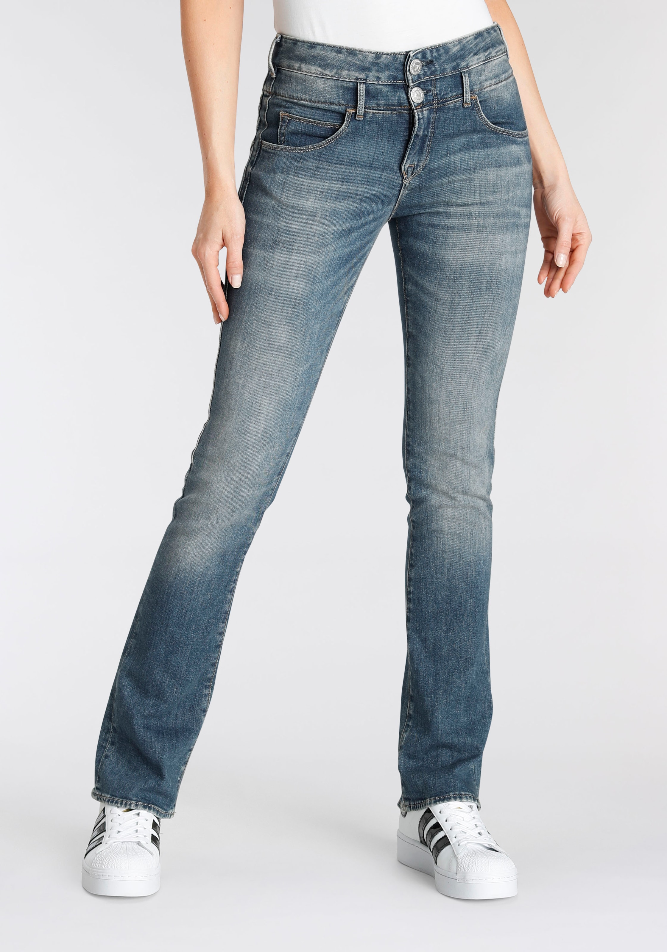 Bootcut-Jeans »BABY«, mit Abnähern an den Gesäßtaschen
