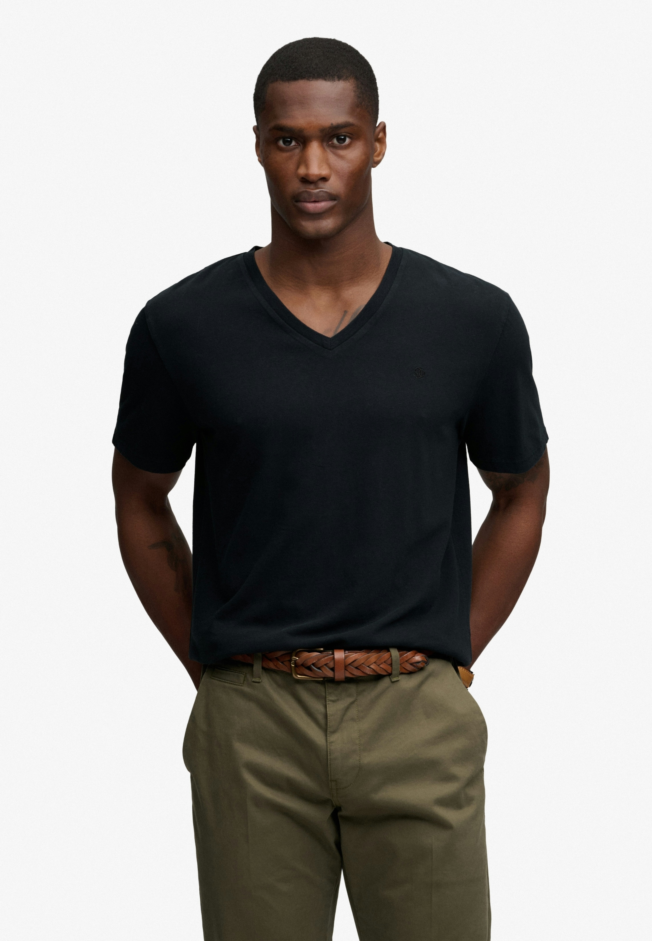 Superdry Rundhalsshirt »CLASSIC COTTON LINEN VEE« aus tollem Baumwoll-Leinen-Mischgewebe