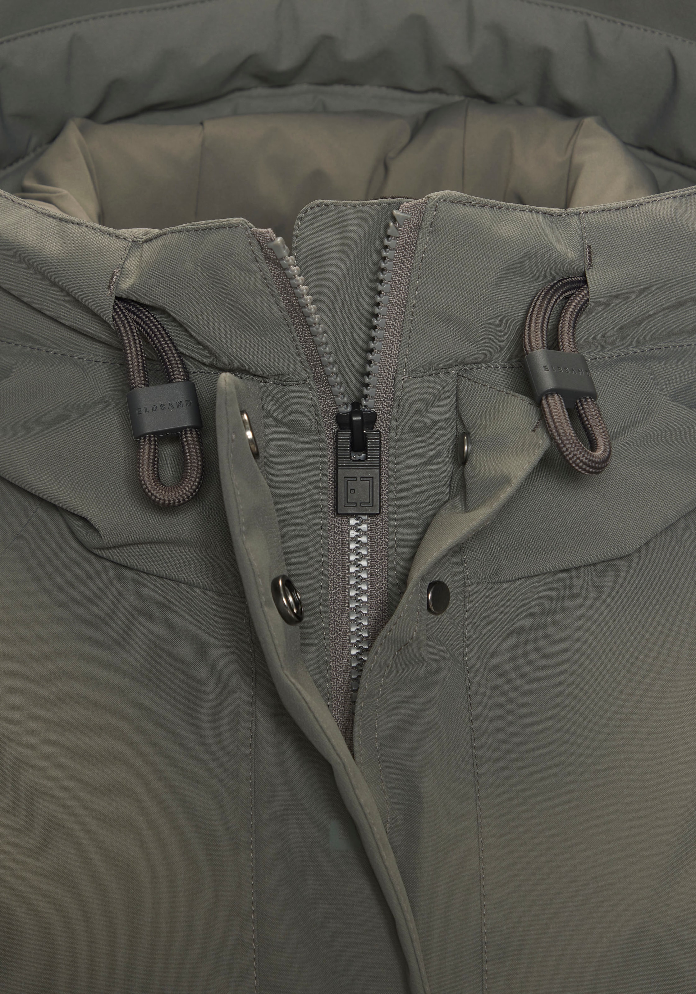 Elbsand Winterjacke mit Kapuze mit verstellbarer Kapuze und aufgesetzten Taschen