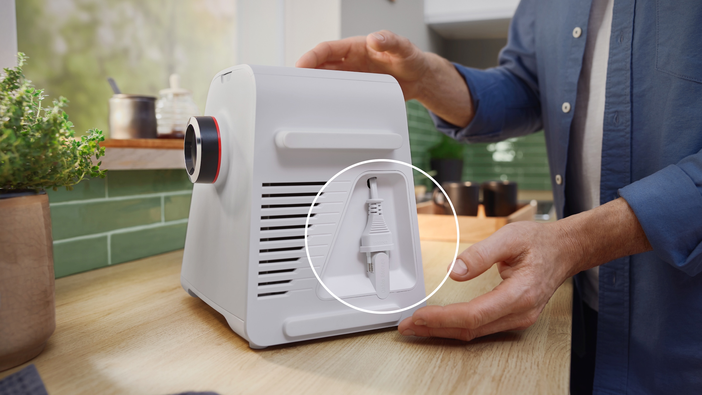 BOSCH Fleischwolf »Serie 4 MFWS420W, 1900 W Blockierlei., 2 Flügel-Messer, 2 Stufen, weiß«, 500 W, Metallkupplung, Wurststopfer, 10 J Motorgarantie, Rücklauffunktion