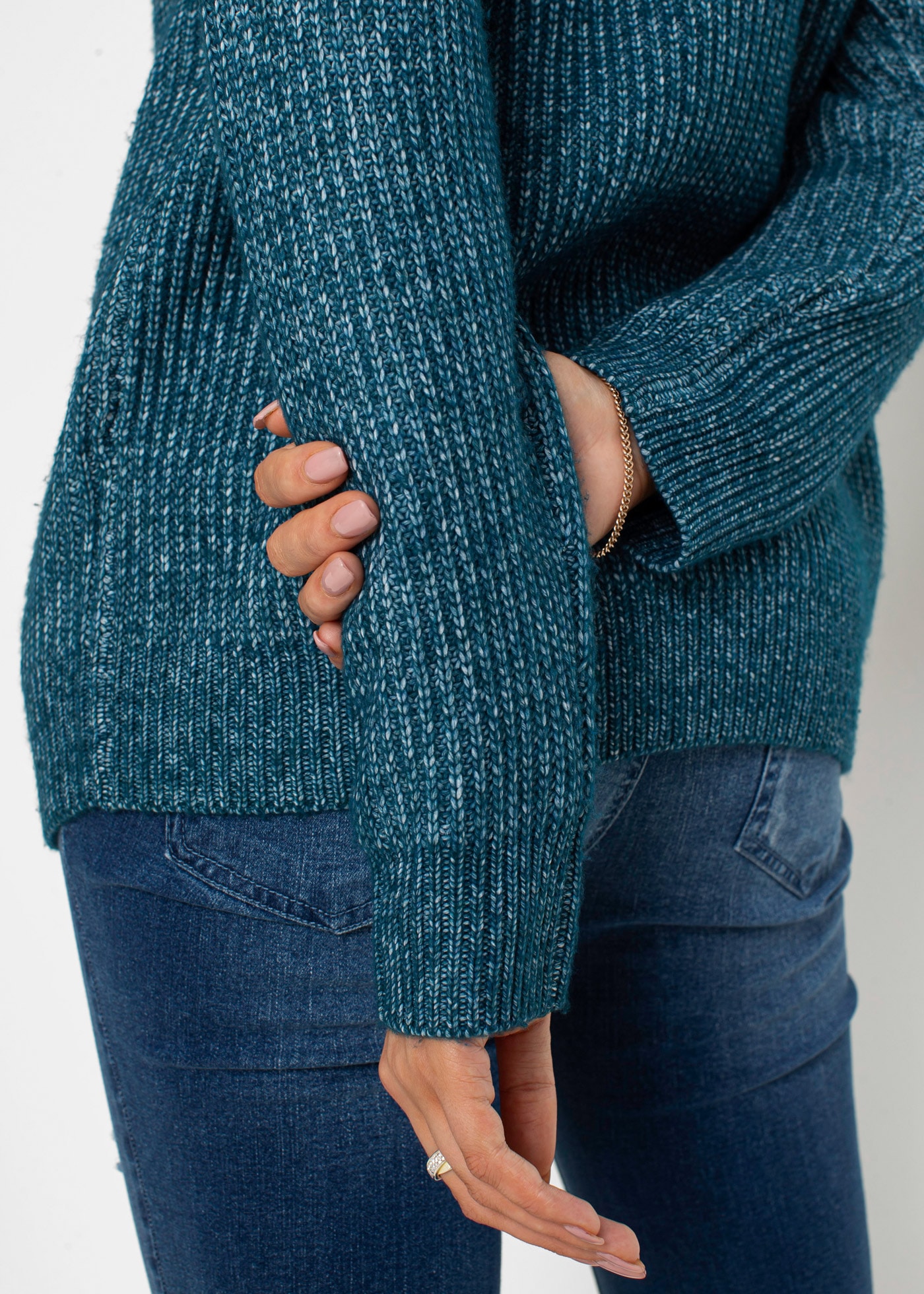 bonprix Strickpullover »Pullover mit Knöpfen« in Melange-Optik, leicht überschnittene Schultern mit Knopfverzierung