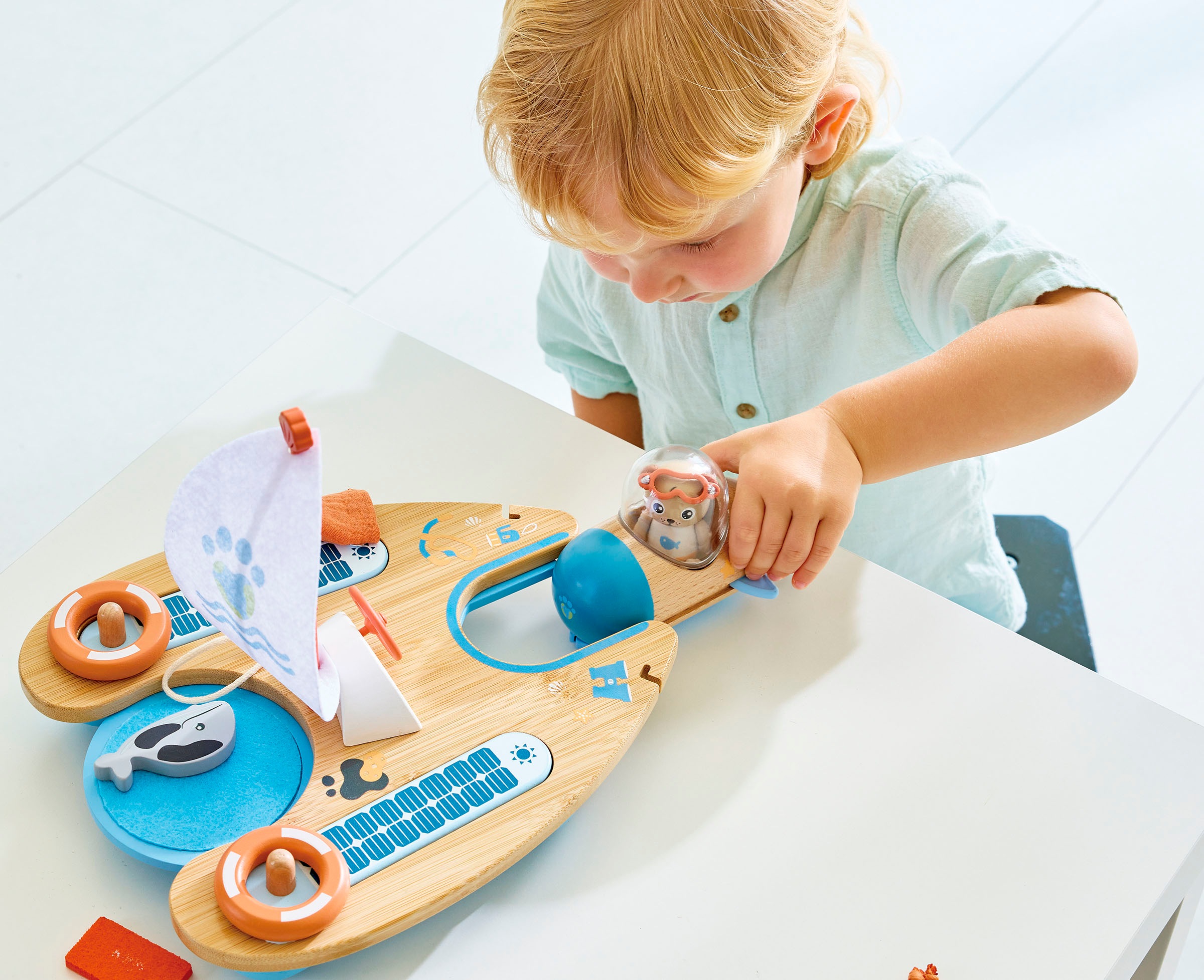 Hape Spielwelt »Green Planet Explorers, Ben’s Catamaran«