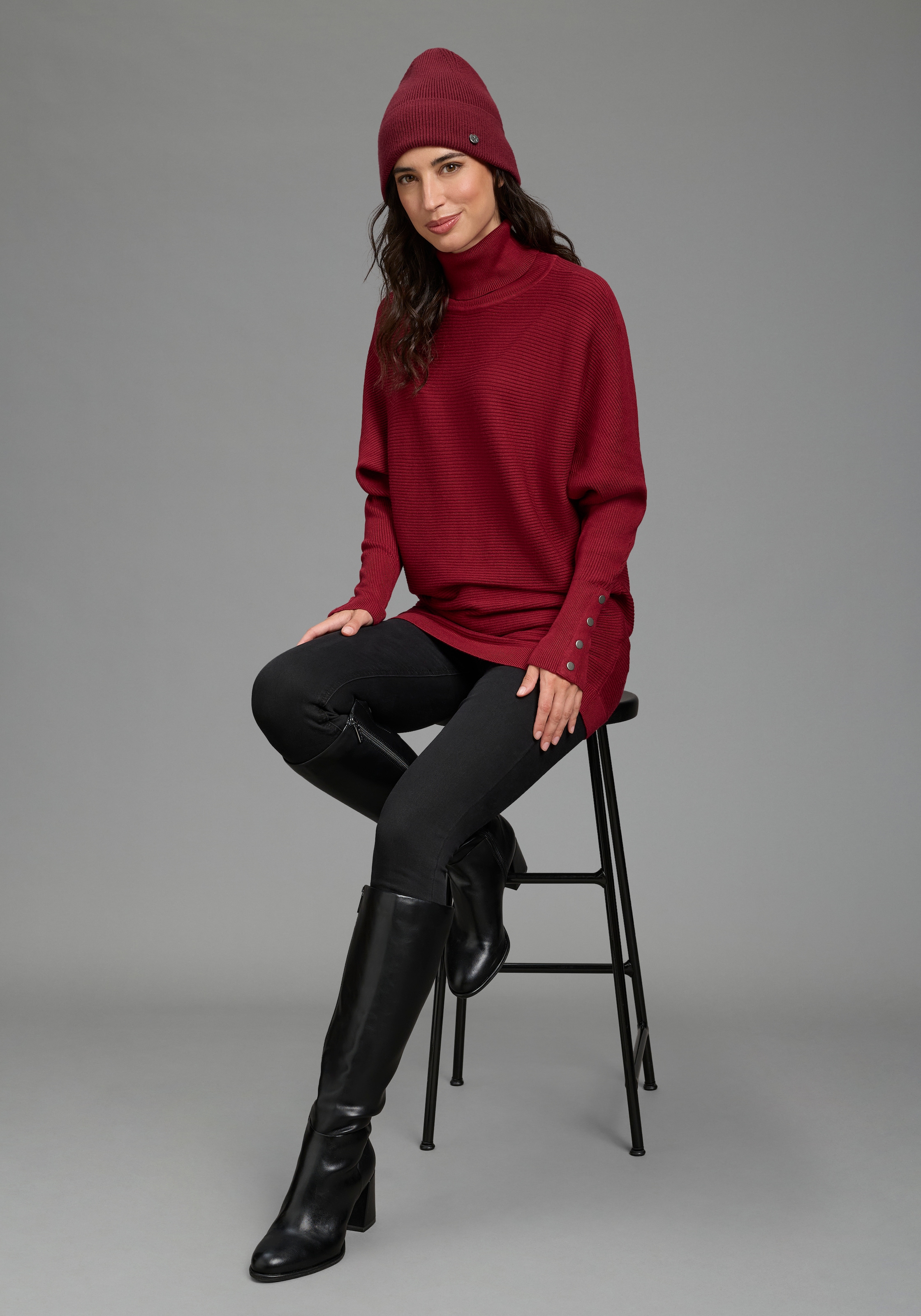 Laura Scott Rollkragenpullover »aus Feinstrick, figurumspielende Passform« mit dekorativer Knopfleisten