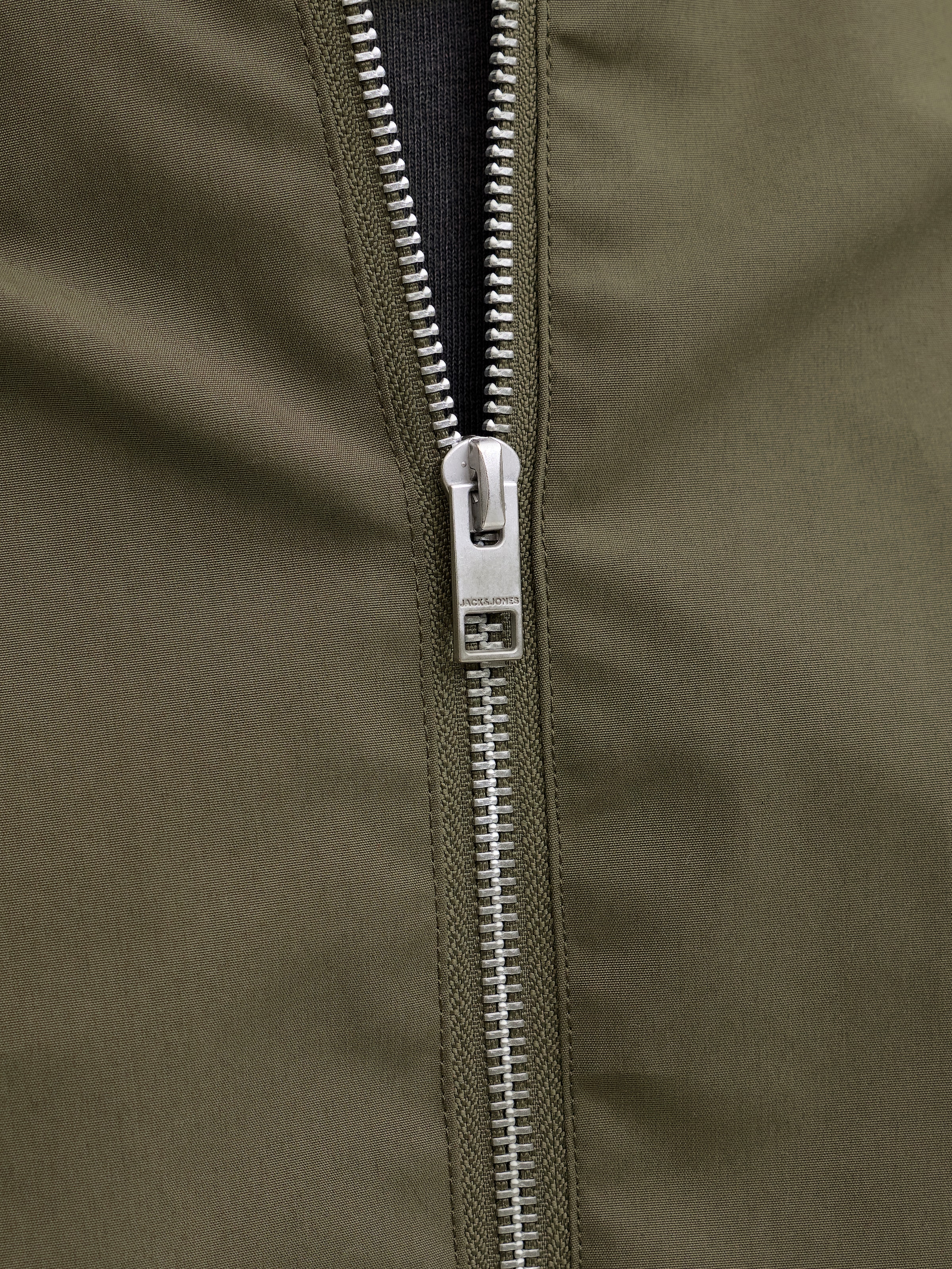 Jack & Jones Blouson »JJERUSH mit Stehkragen und Reißverschlusstaschen« ohne Kapuze unifarben, modisch, regular fit, Polyester