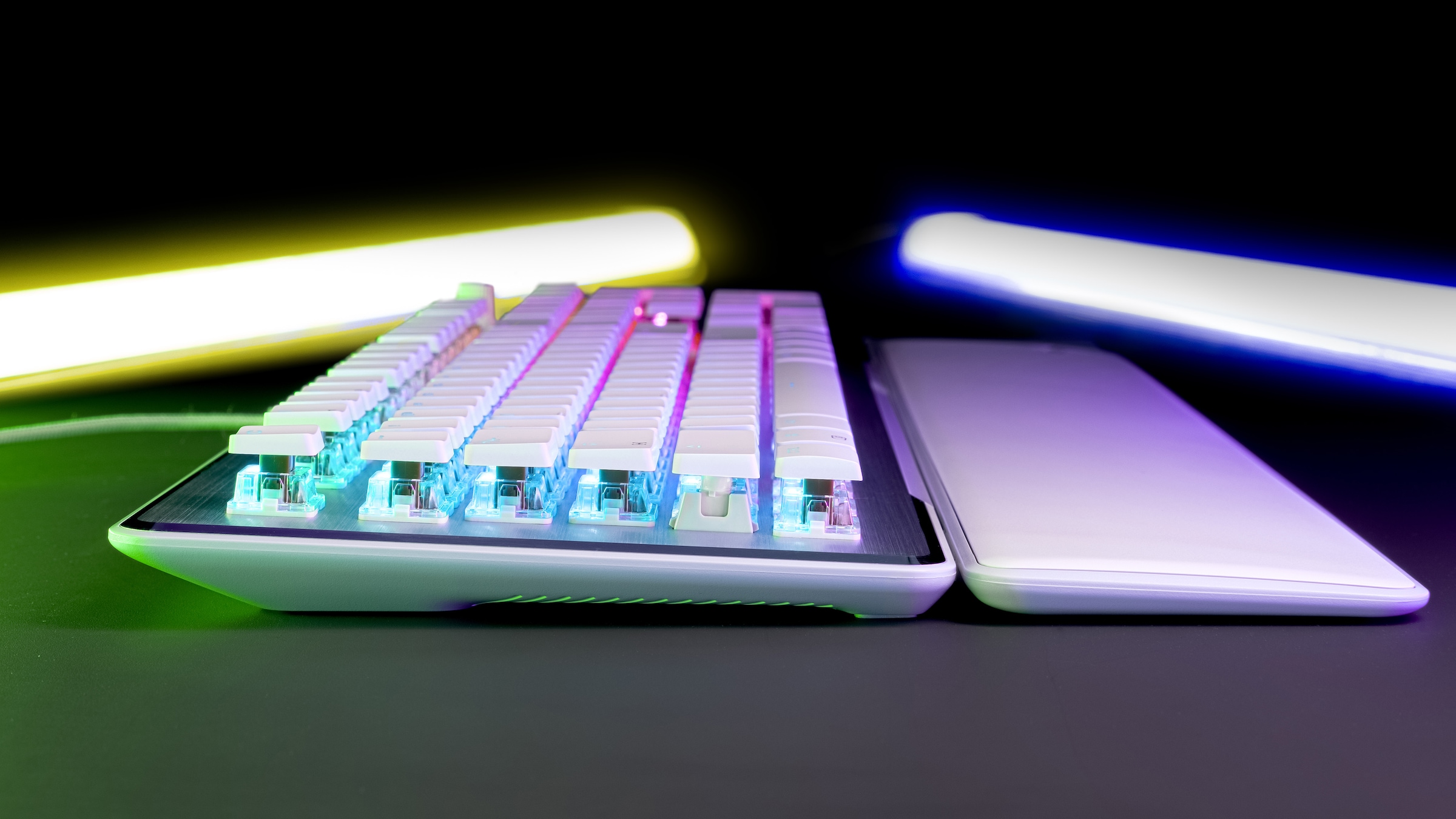 Turtle Beach Gaming-Tastatur »Vulcan II, Linear«, (Lautstärkeregler-Funktionstasten-Profil-Speicher-Ziffernblock-verstellbare Füße-Handgelenkauflage), Linear