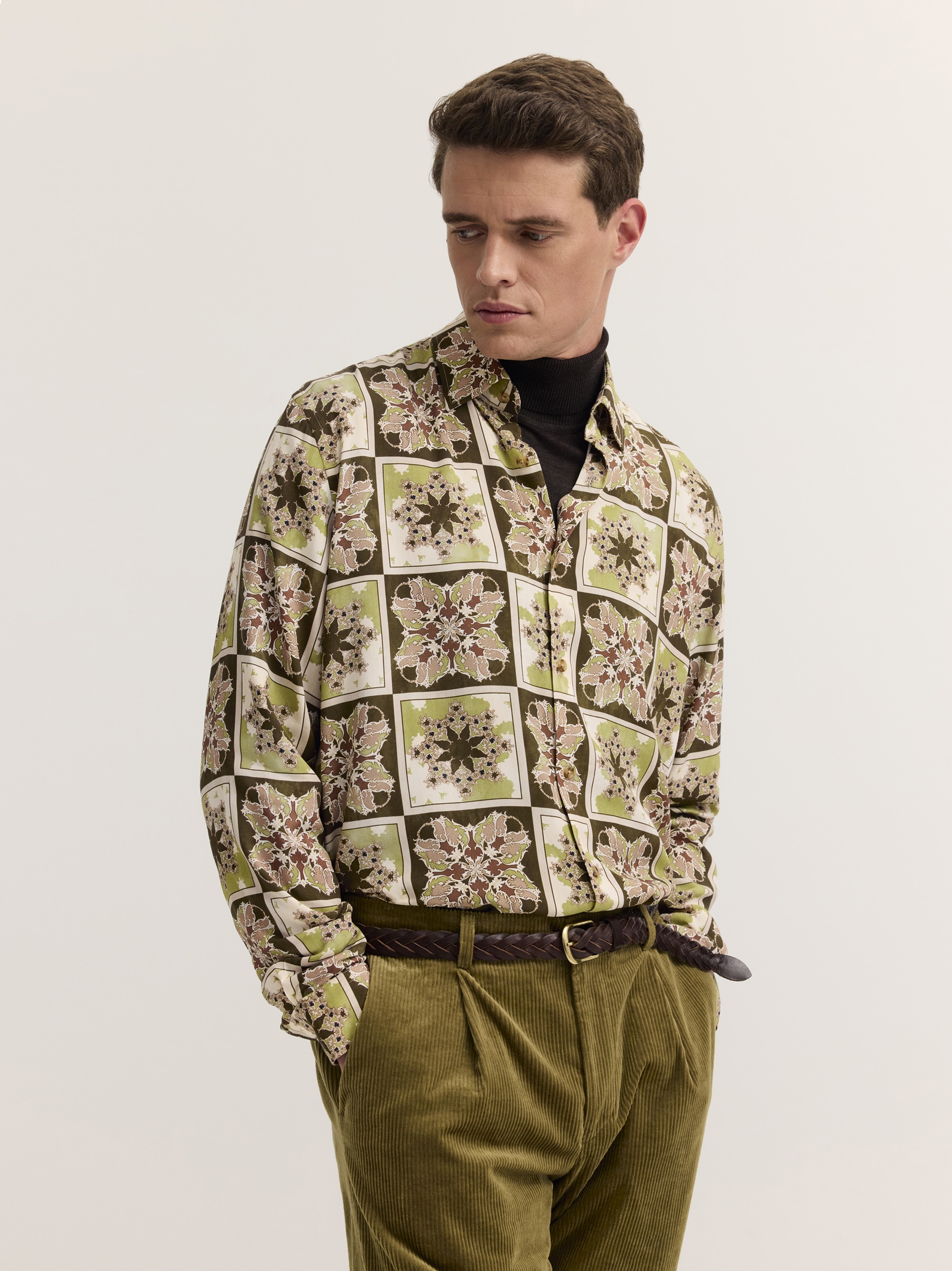 bugatti »Regular Fit« Regular Fit Viskose Muster Kentkragen