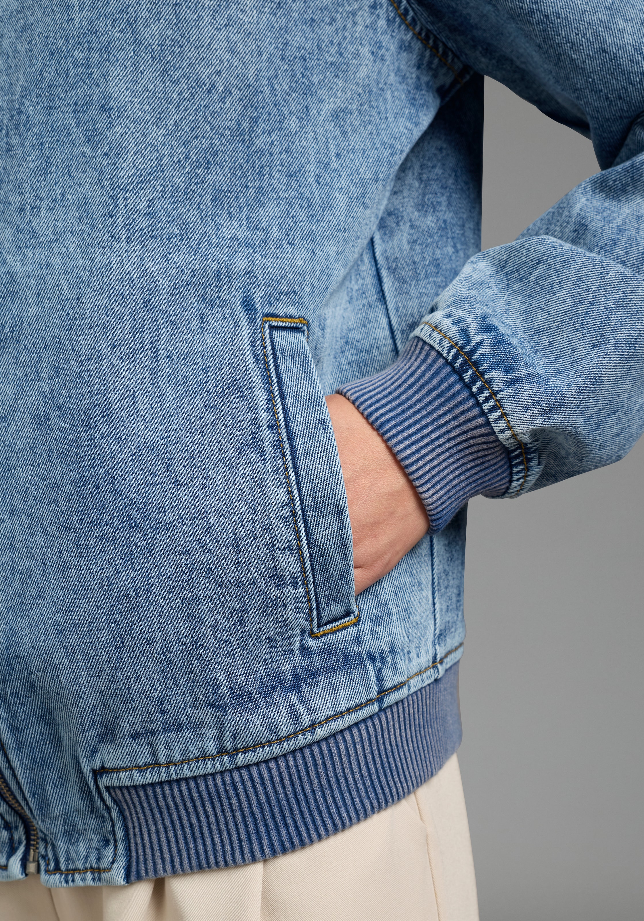 Arizona Jeansjacke »im winterlicheren Denim« hüftlang, Comfort Fit, mit Reißverschluss