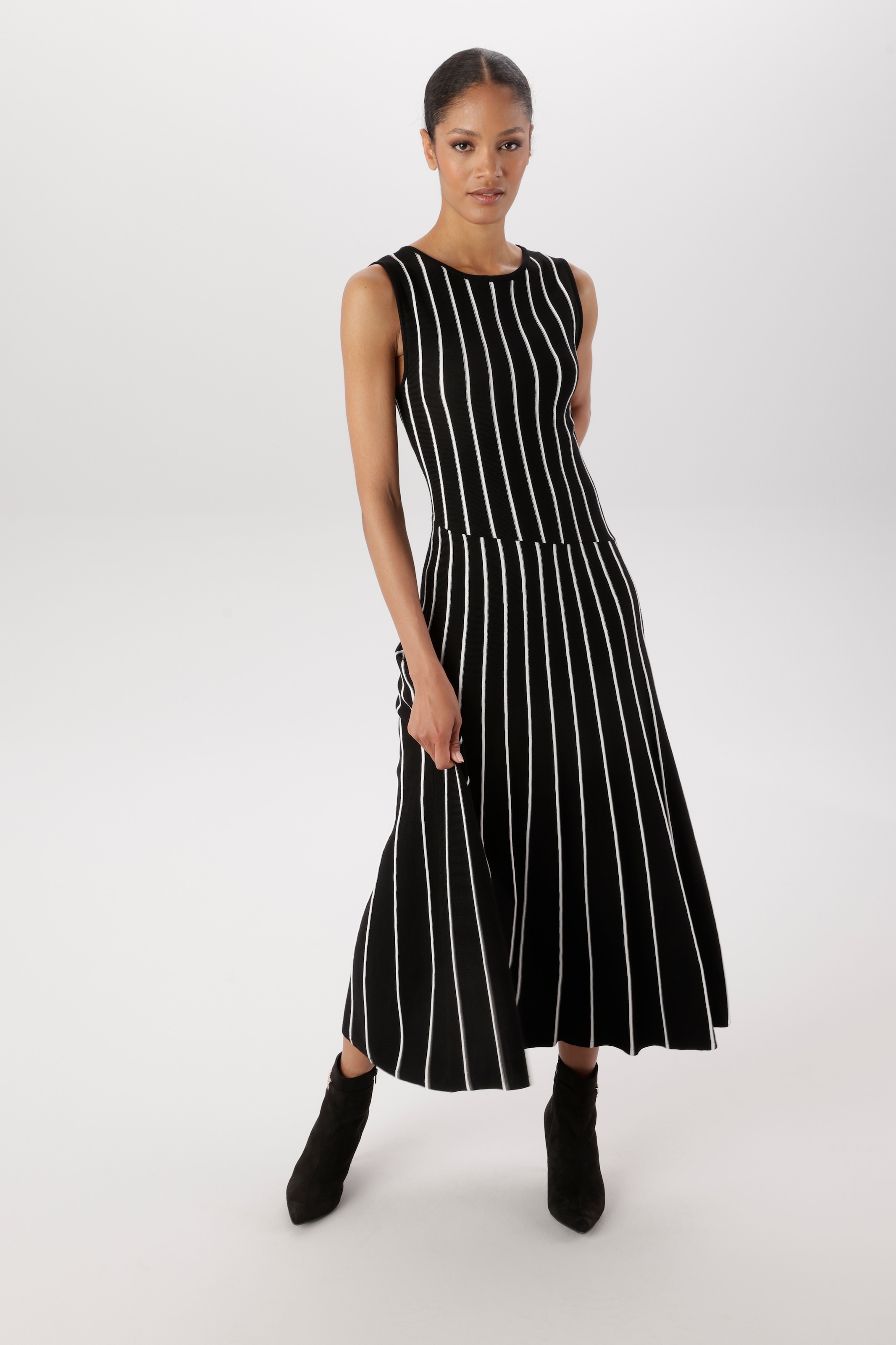 Aniston SELECTED Strickkleid mit trendigen, strukturierten Streifen - NEUE KOLLEKTION