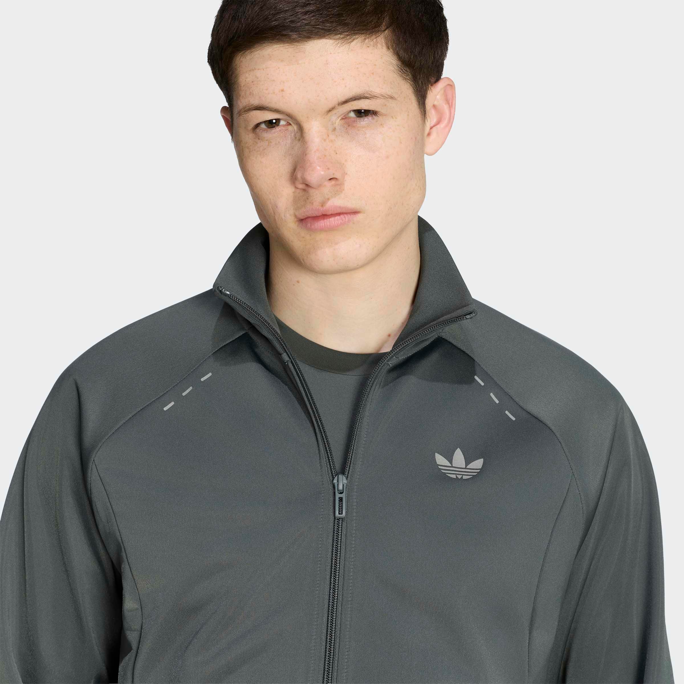 adidas Originals Trainingsanzug »TECH TREFOIL ESSENTIALS« 2 zweiteiliges Set, für Erwachsene, aus Polyester
