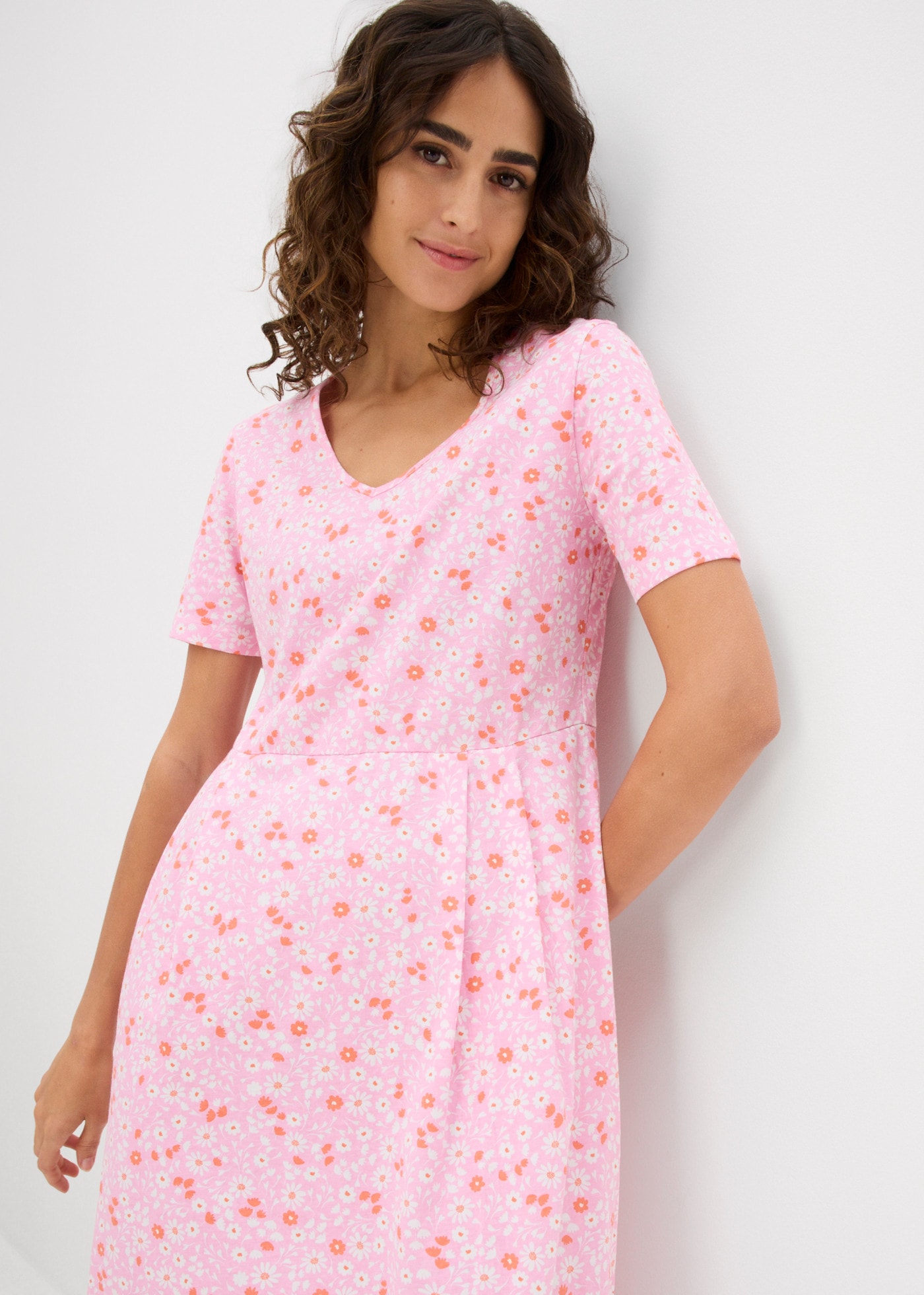 bonprix Jerseykleid kniebedeckende Länge, figurumspielender Schnitt in A-Linie