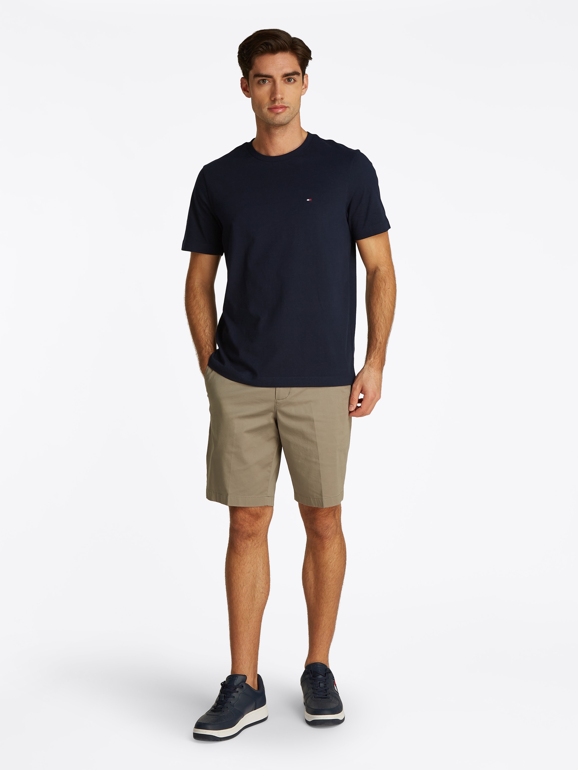 Tommy Hilfiger T-Shirt »ESSENTIAL REG FIT SOLID TEE«, mit Rundhalsausschnitt