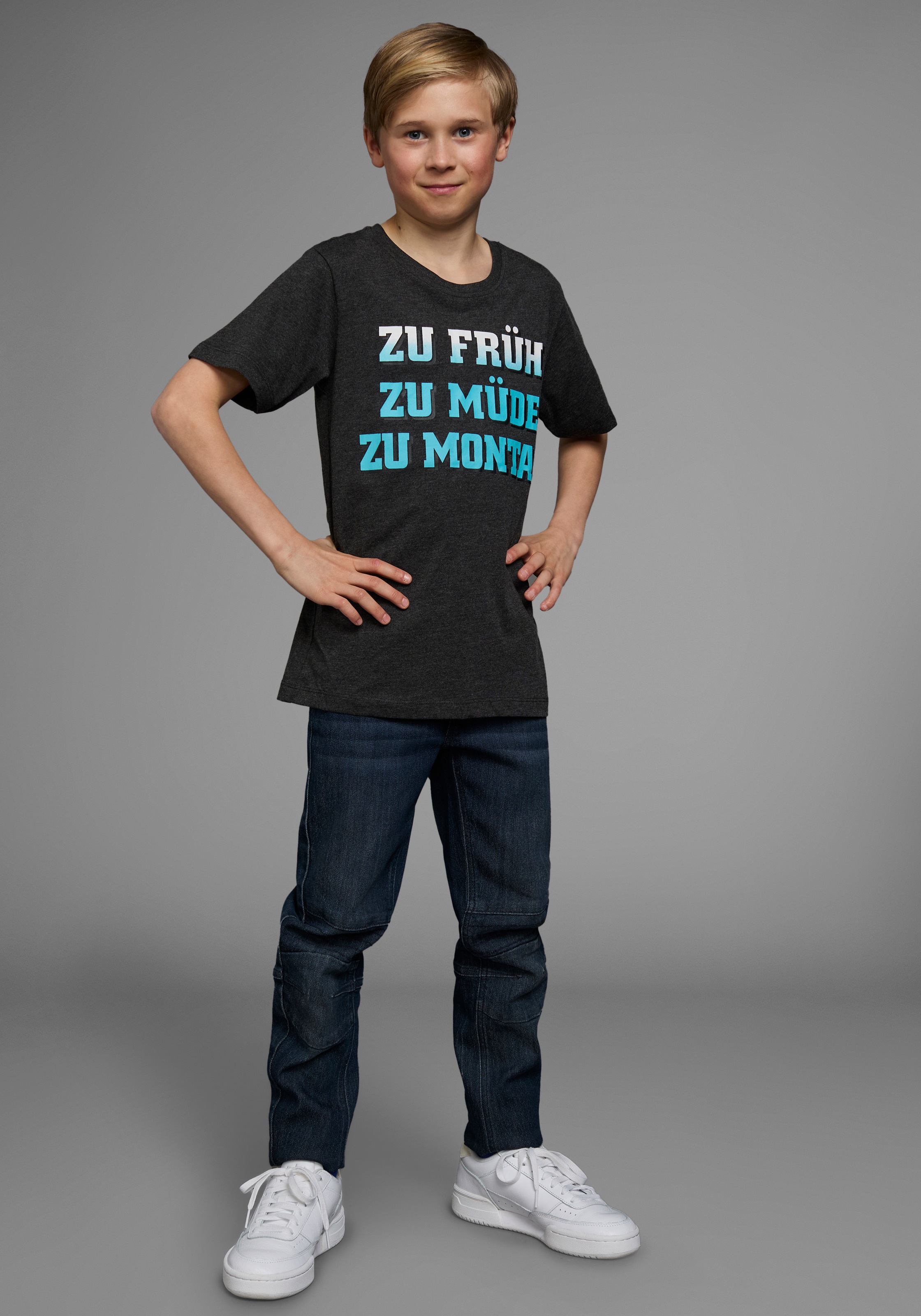 KIDSWORLD T-Shirt »Mit Spruch: ZU FRÜH, ZU MÜDE...«, Kurzarm, Basic-Passform, mit stylischem Print, Rundhalsausschnitt