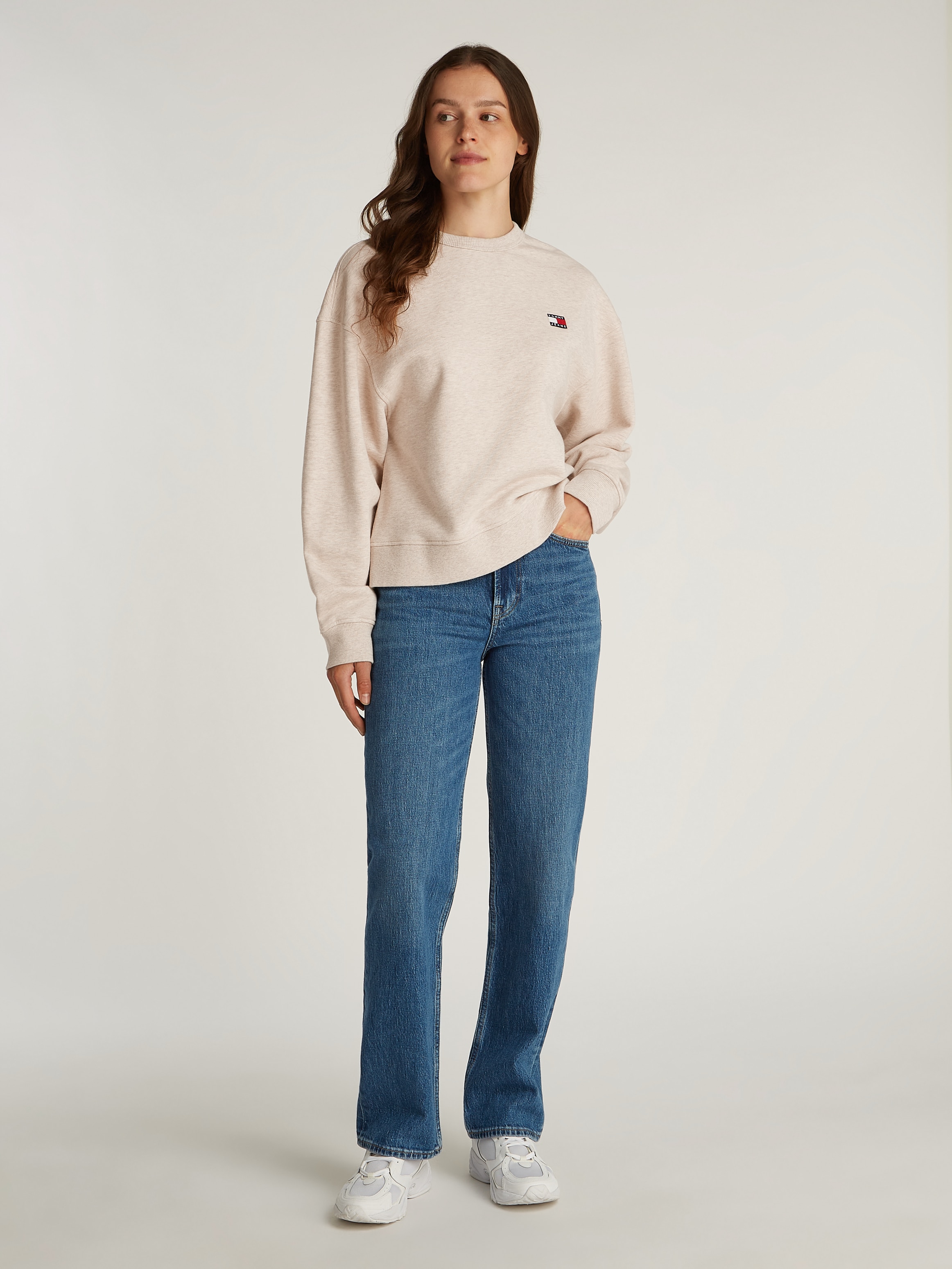 Tommy Jeans Sweatshirt »TJW BXY BADGE CREW«, mit Logo-Badge