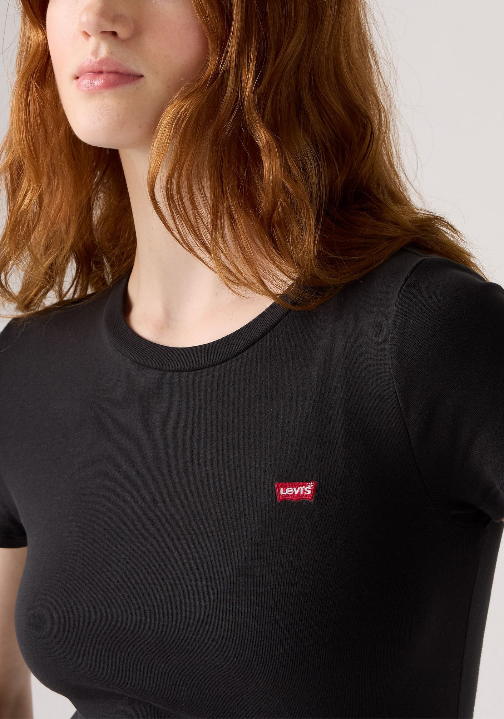 Levi's® T-Shirt »Mini-Logo« Packung, 2 Stk. mit kleiner Markenlogo-Stickerei auf der Brust