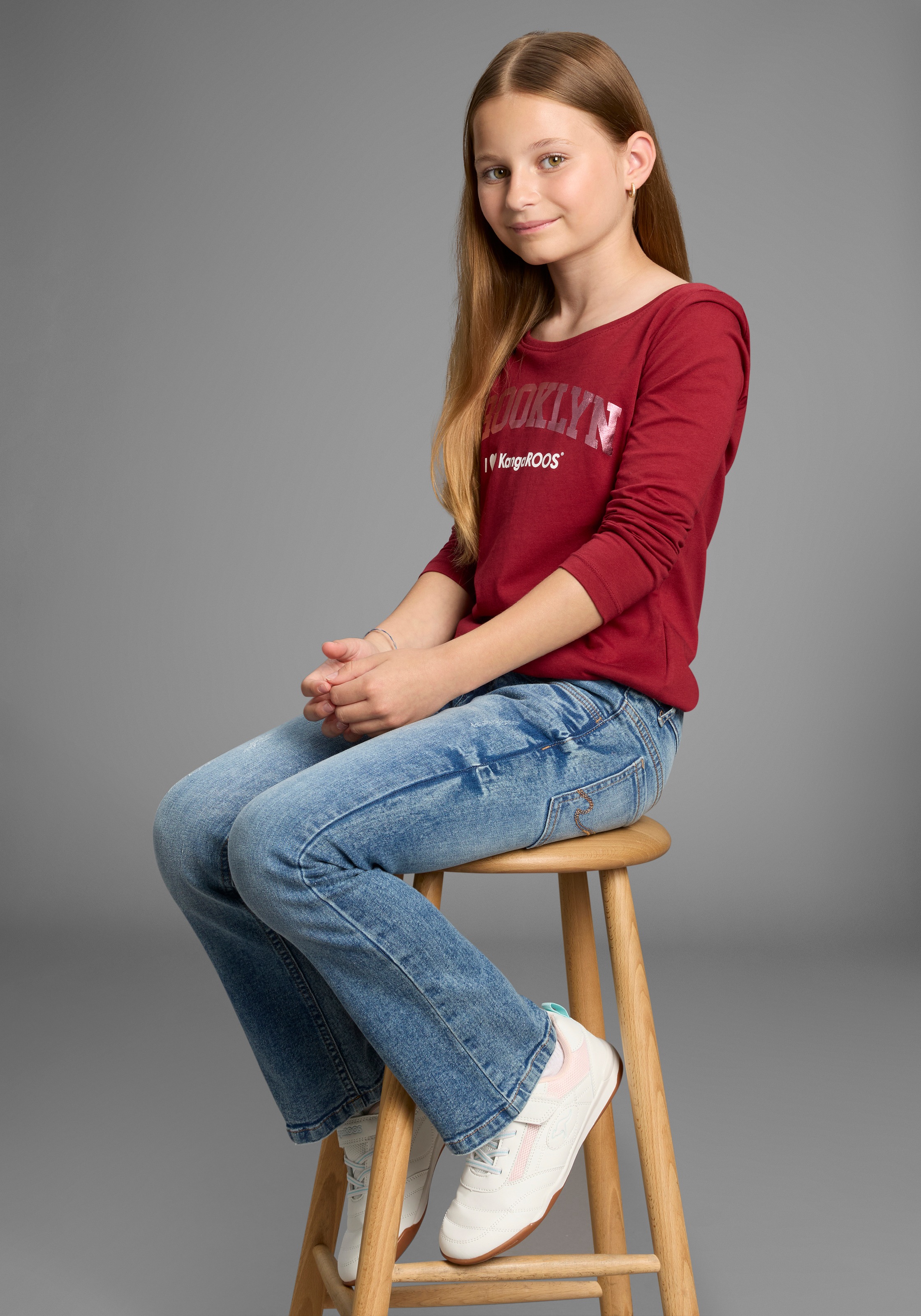 KangaROOS Langarmshirt »Shirt mit BROOKLYN Print«, Trendiger Frontprint