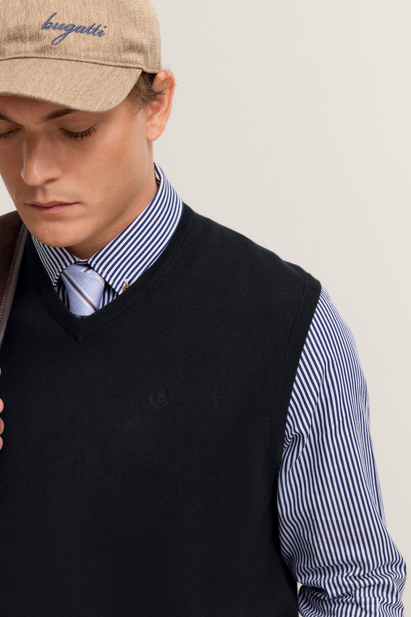 bugatti Pullunder »Regular Fit« mit V-Ausschnitt aus Baumwolle-Kaschmir