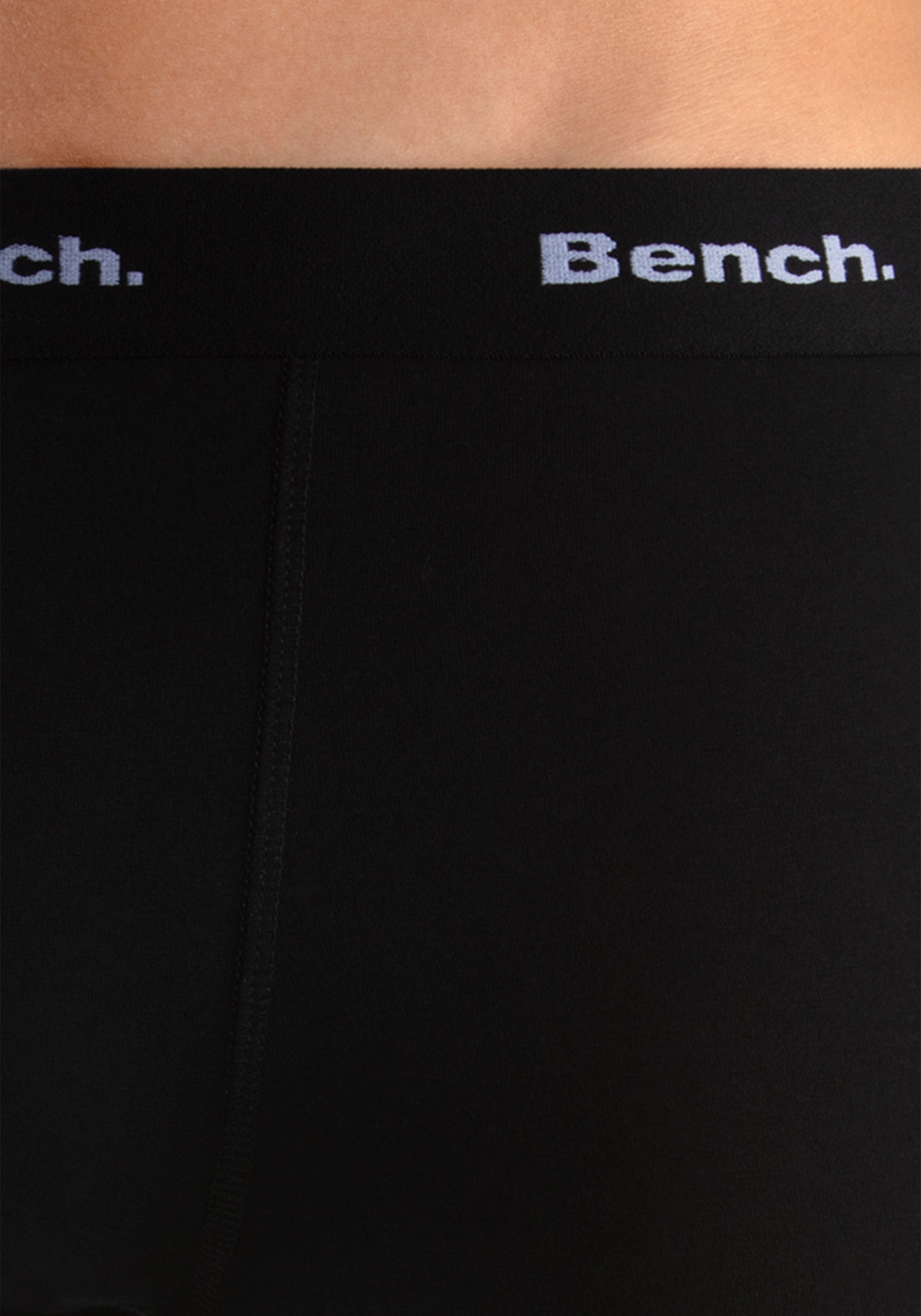 Bench. Boxershorts, (Packung, 4 St.), in Hipster-Form mit kontrastfarbenem Bund